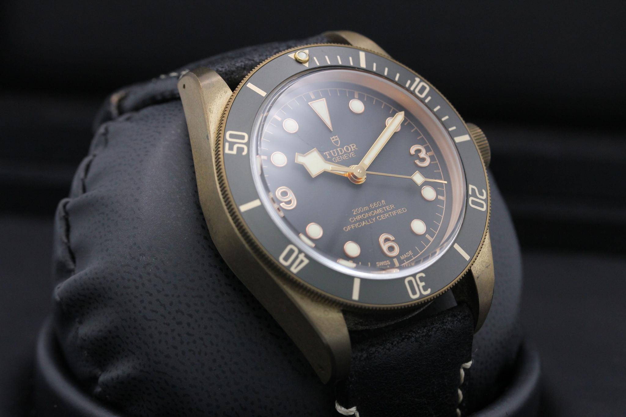 Watch Image 10
