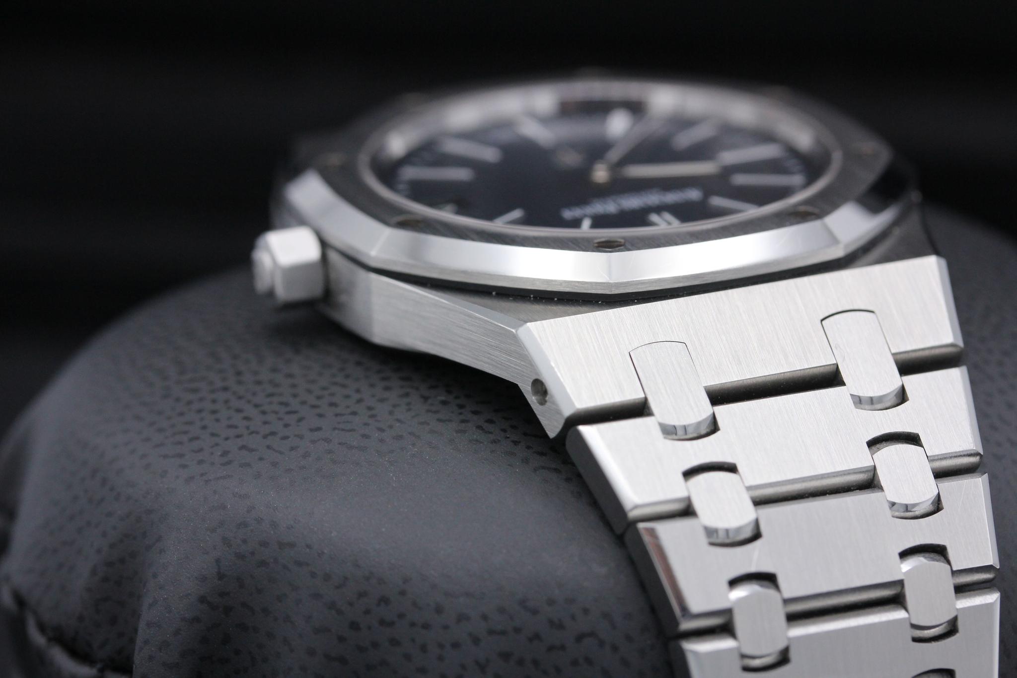Watch Image 4
