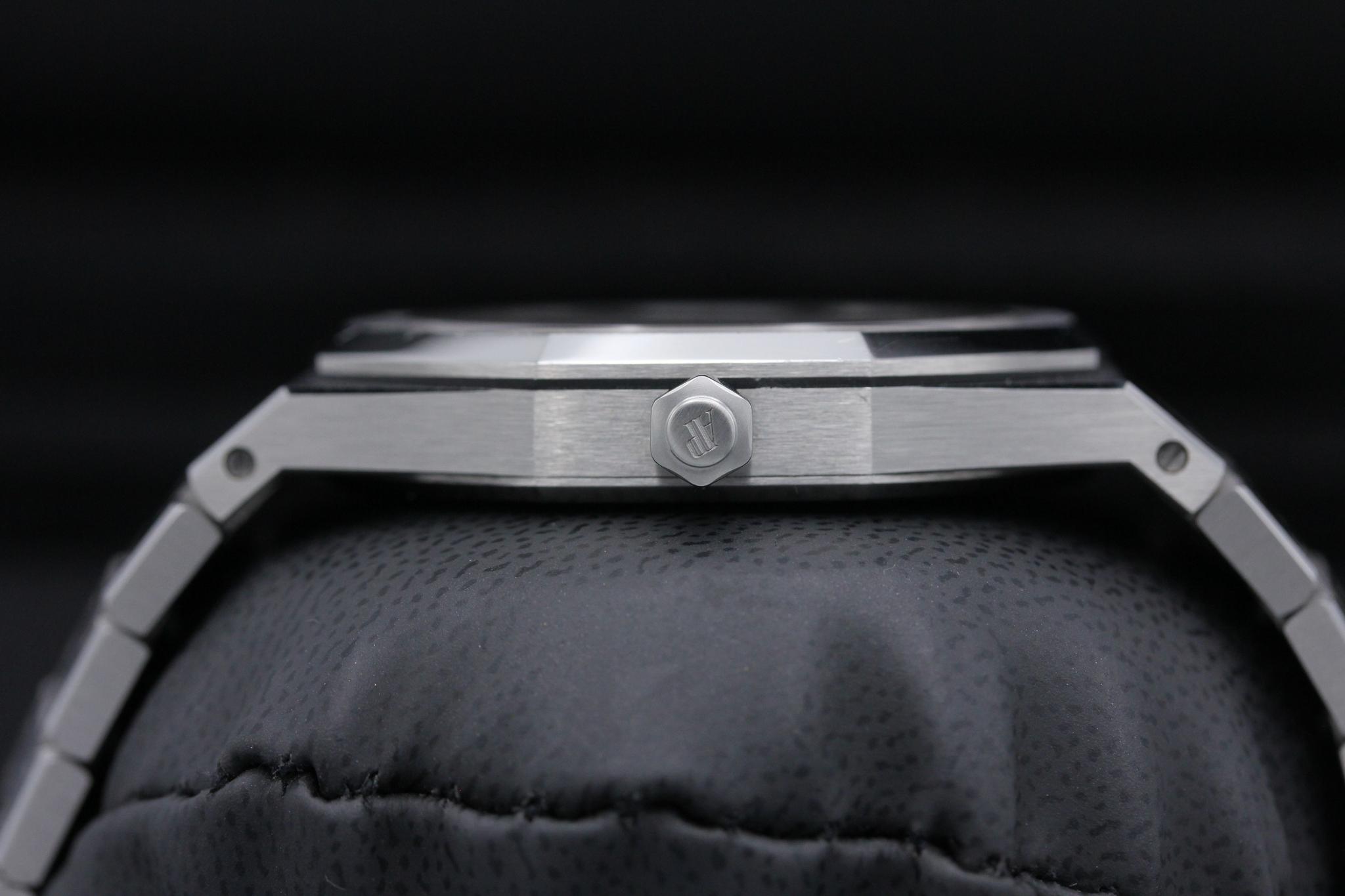 Watch Image 3