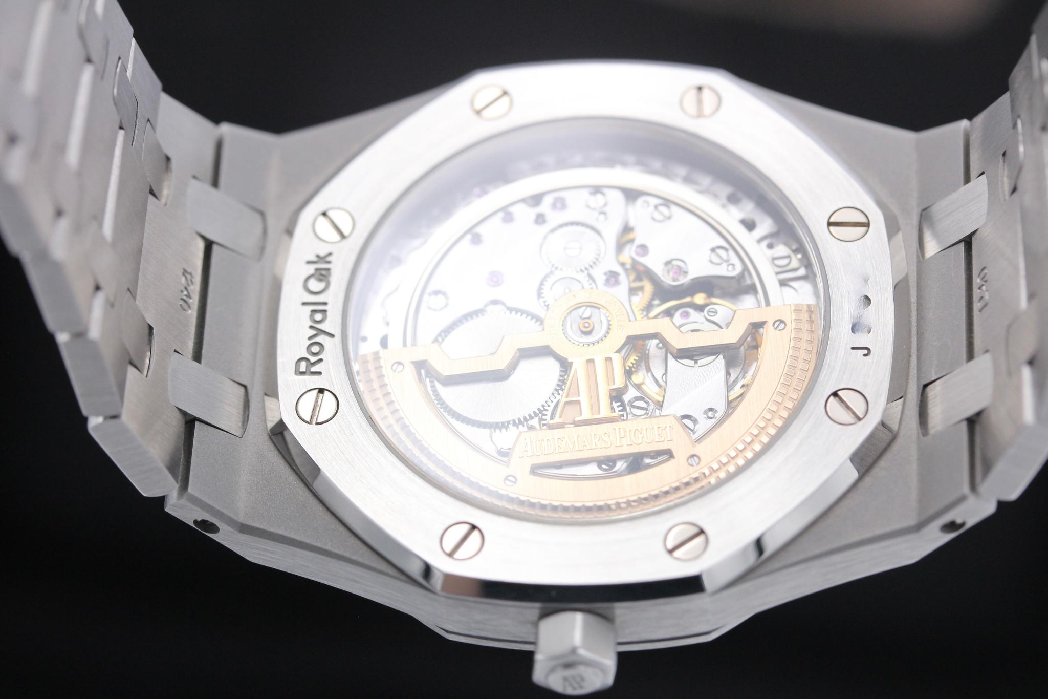 Watch Image 7