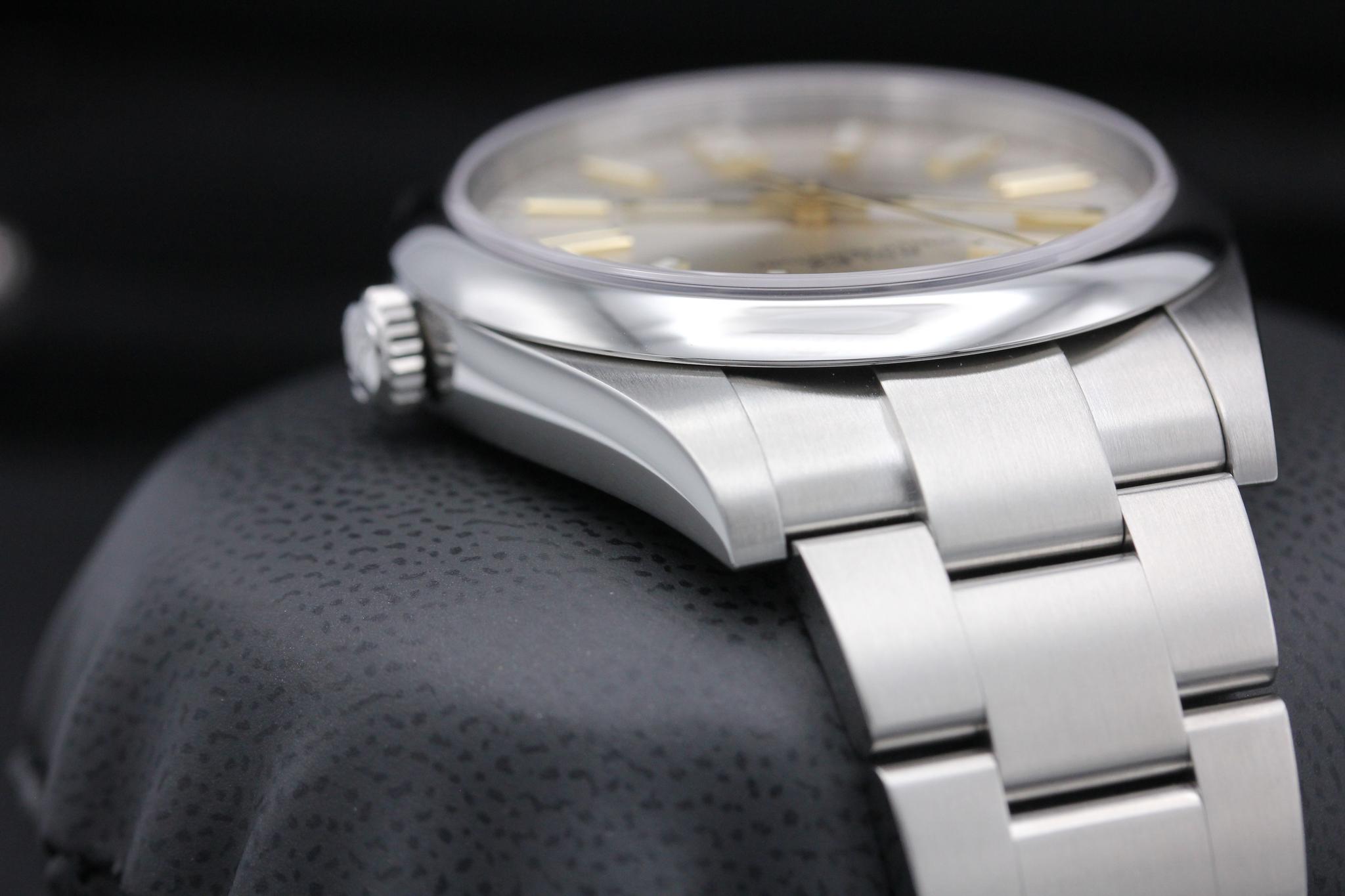 Watch Image 4