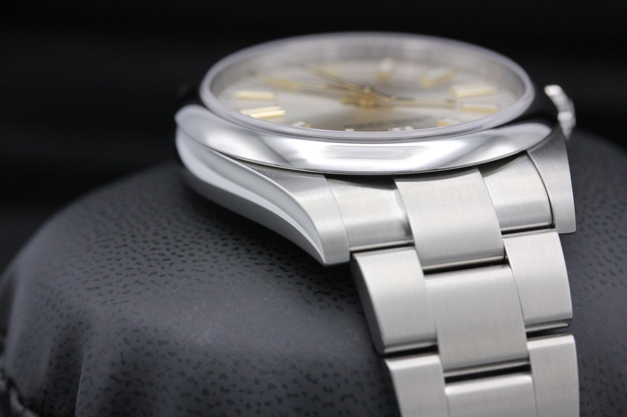 Watch Image 6