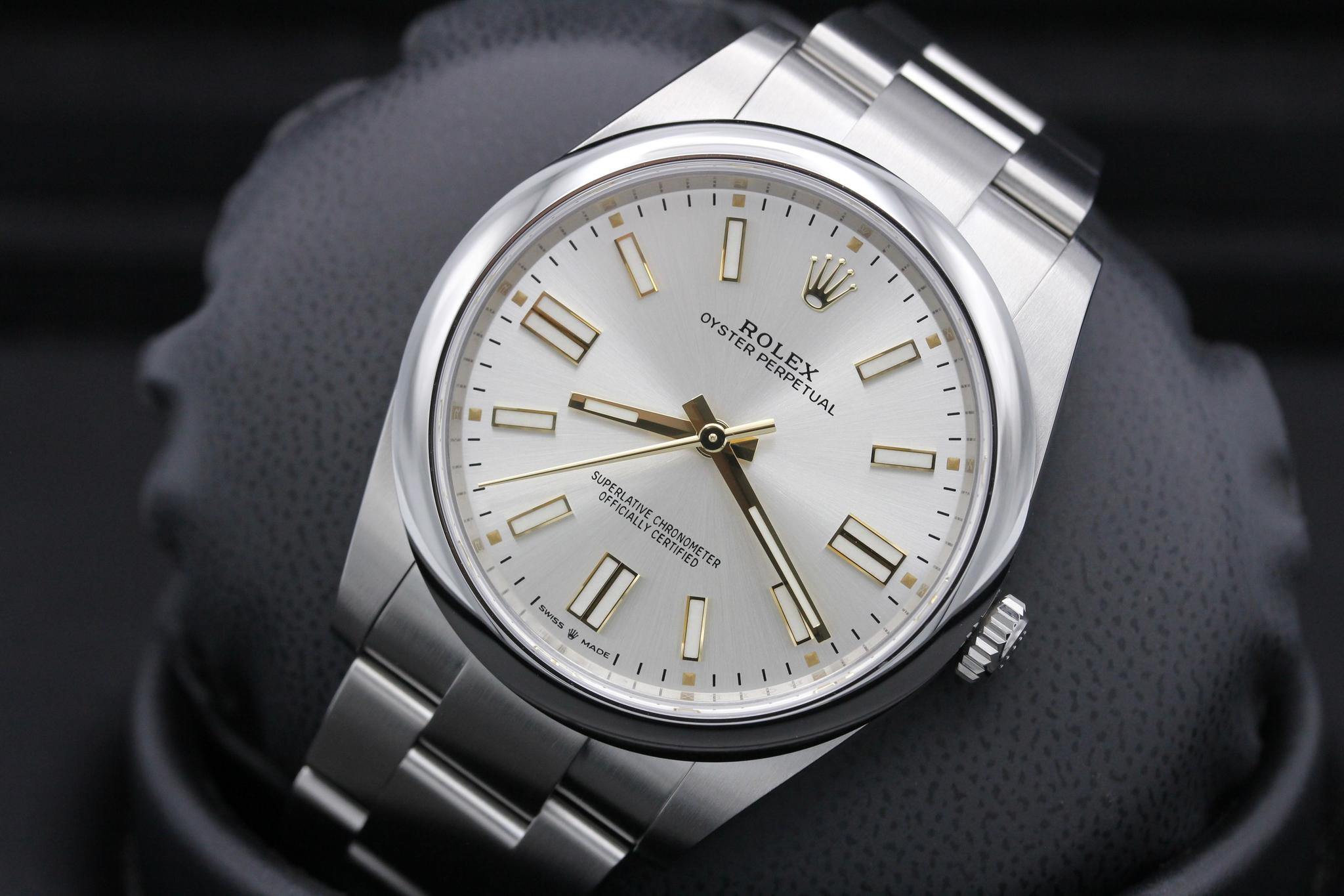 Watch Image 10