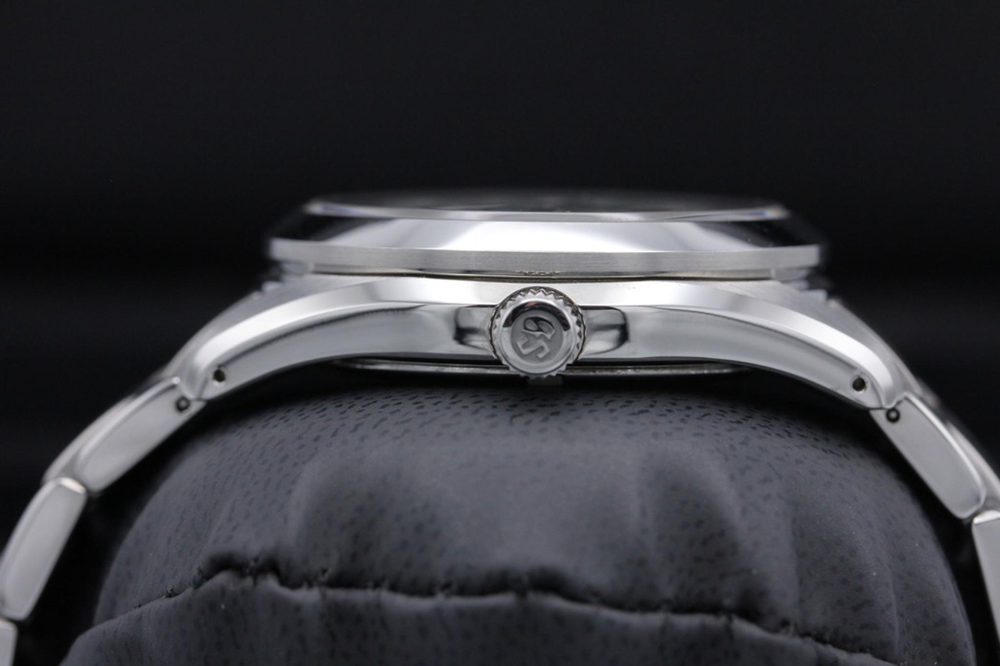 Watch Image 3