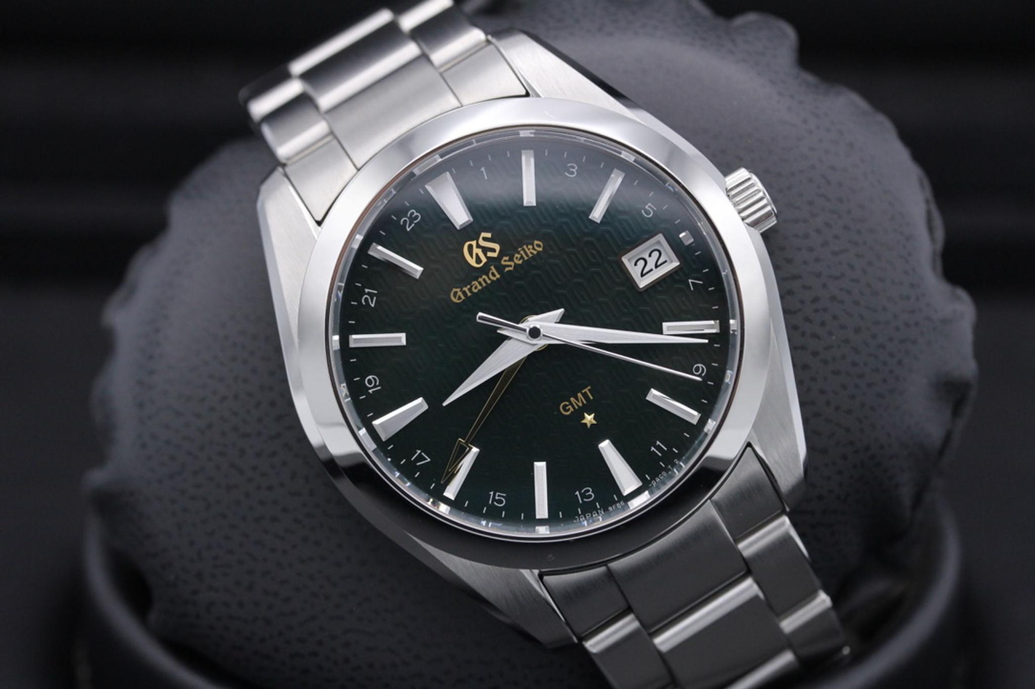 Watch Image 10