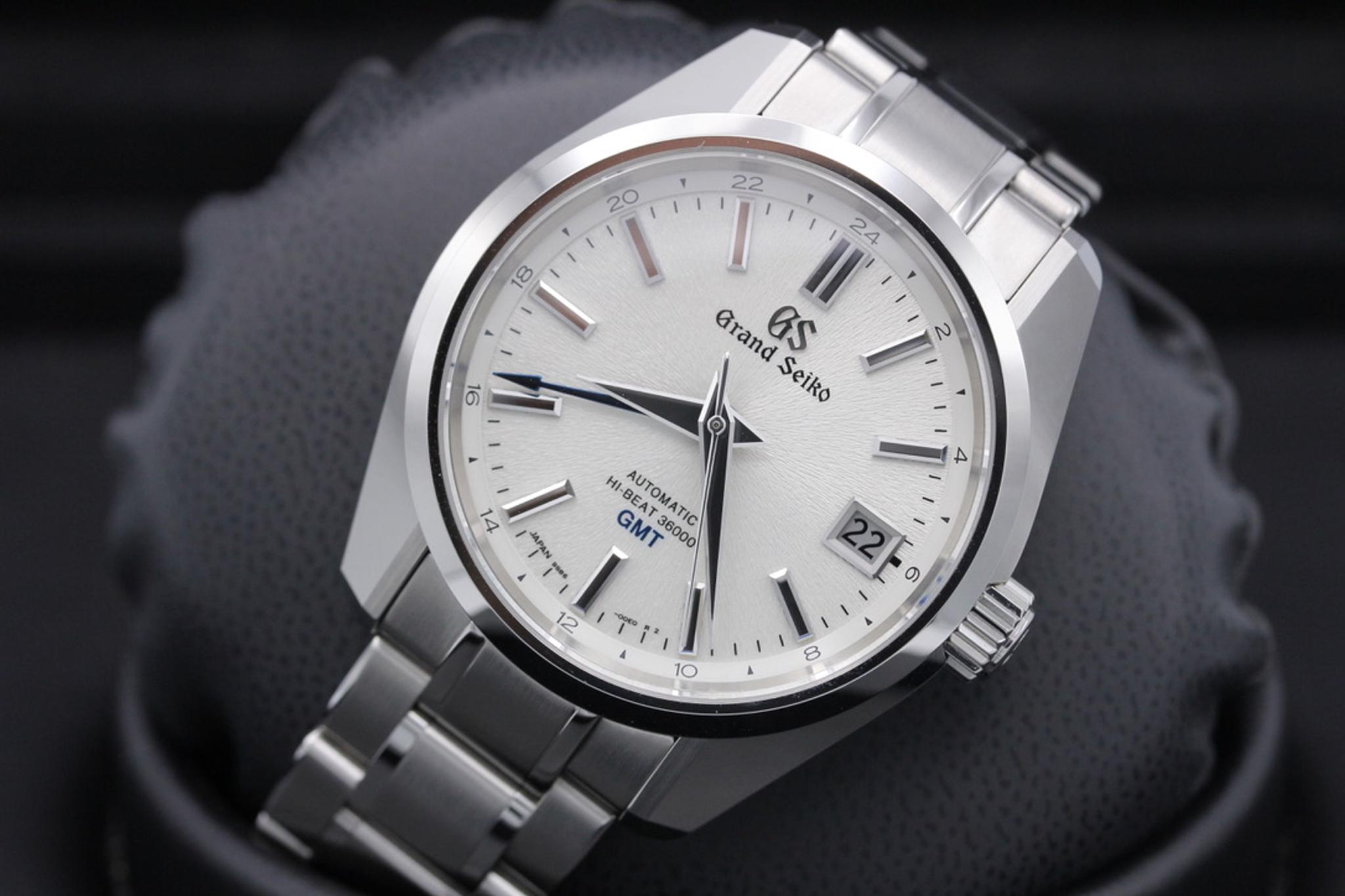 Watch Image 10