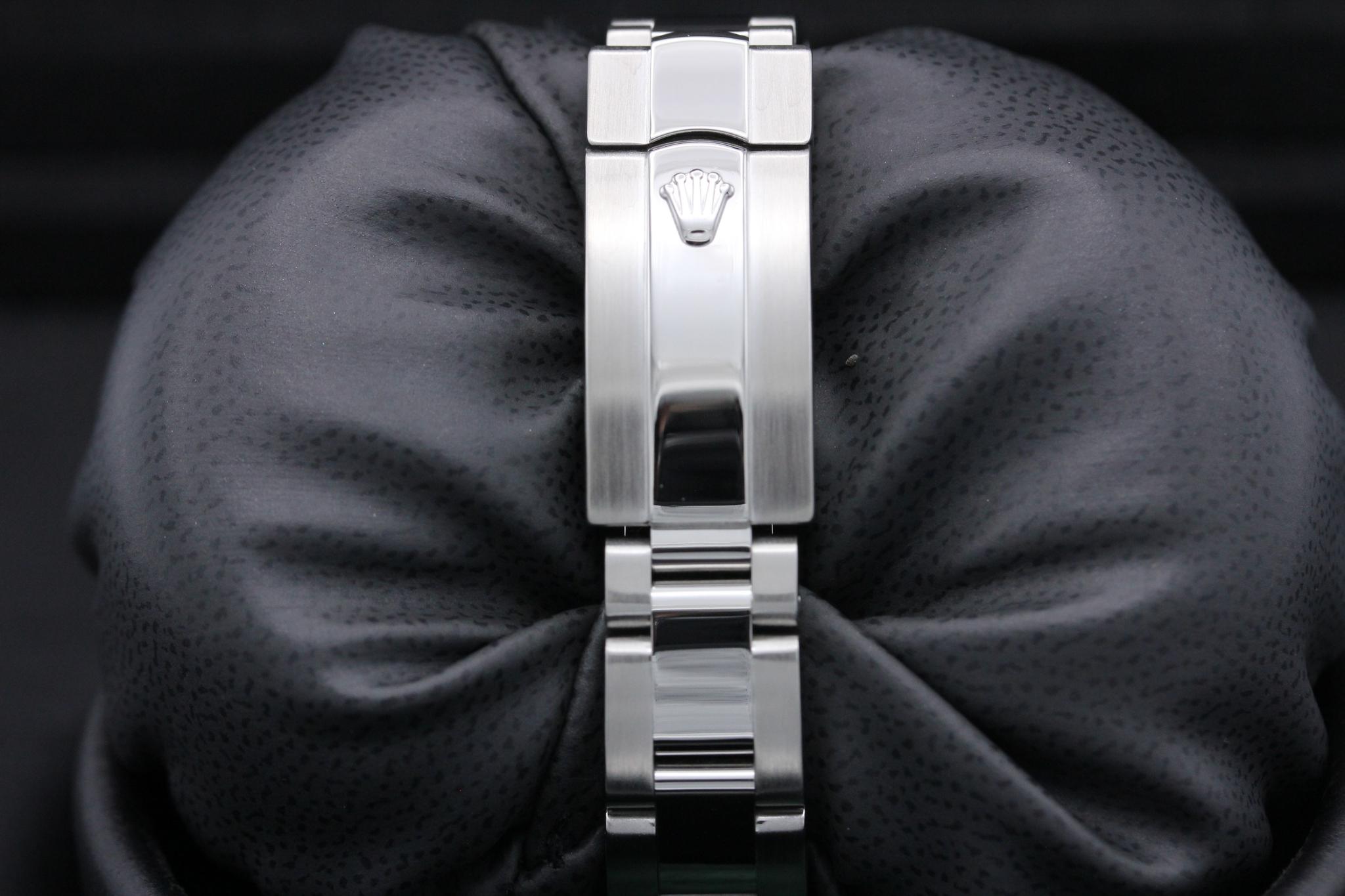 Watch Image 8