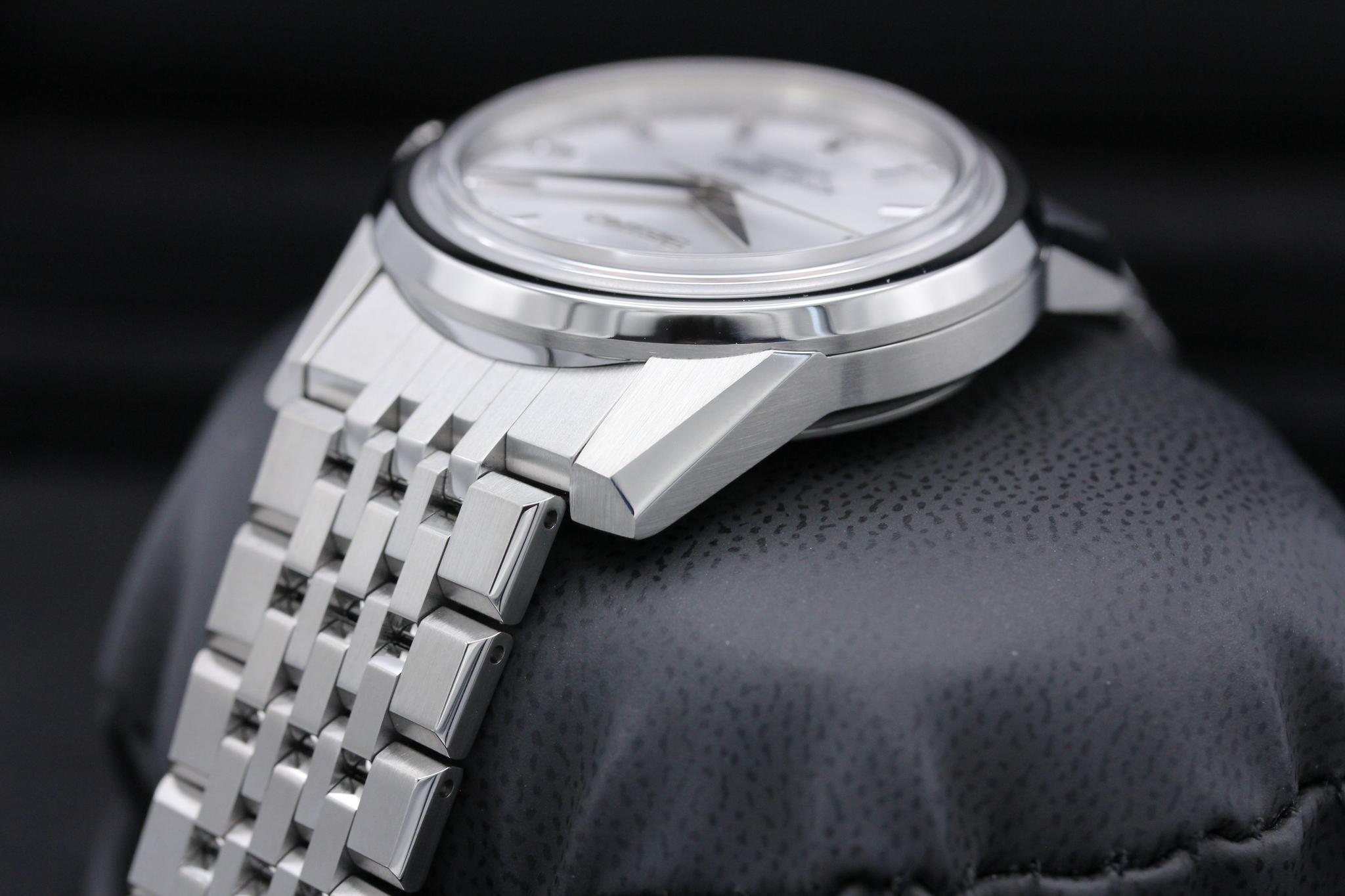 Watch Image 5
