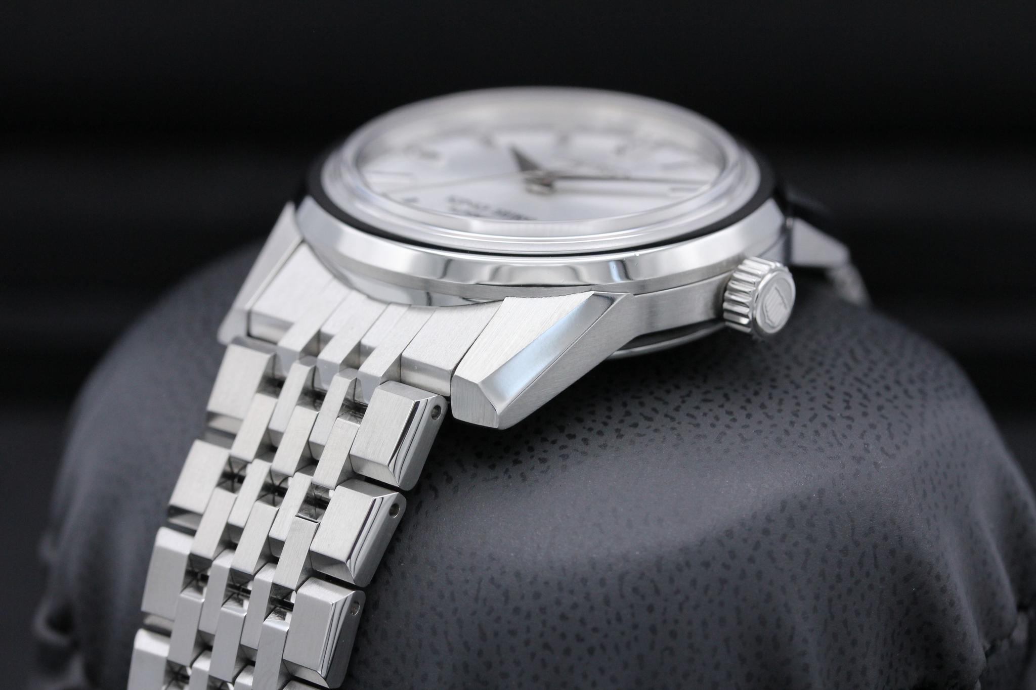 Watch Image 2