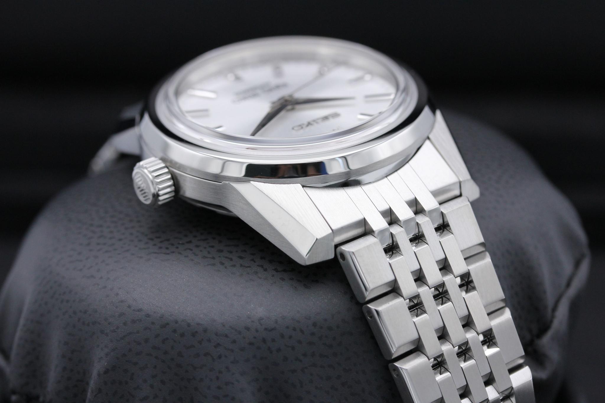 Watch Image 4