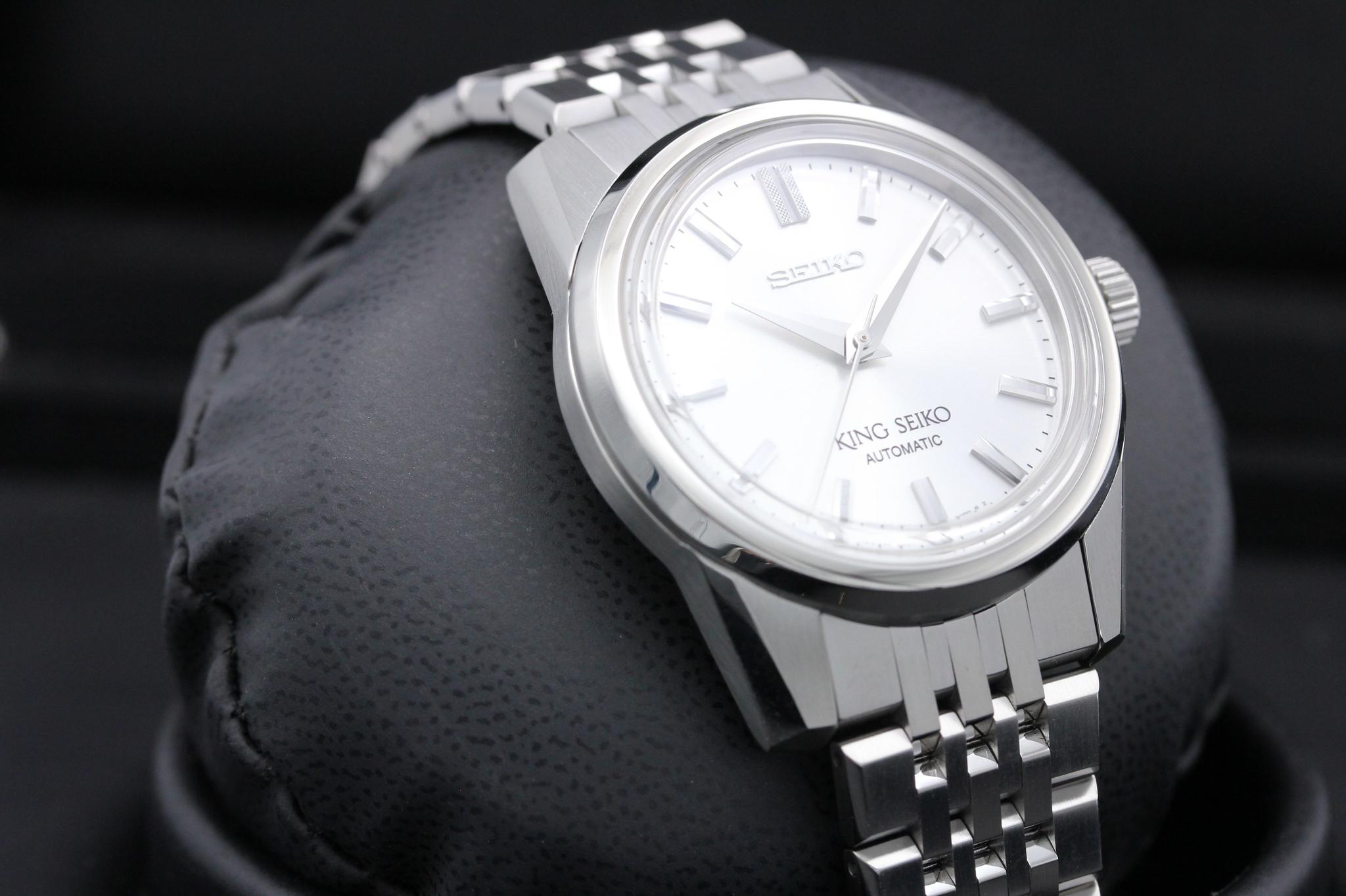 Watch Image 10