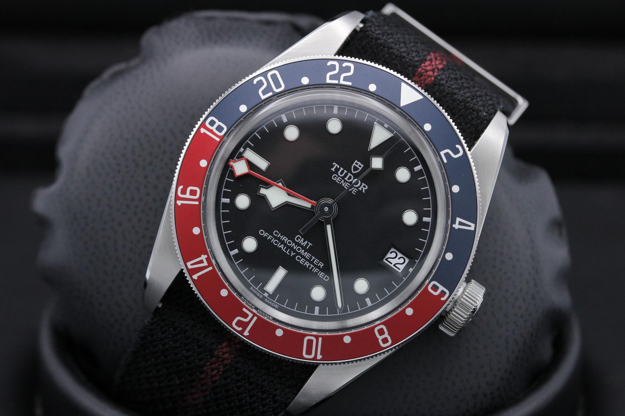 Watch Image 10