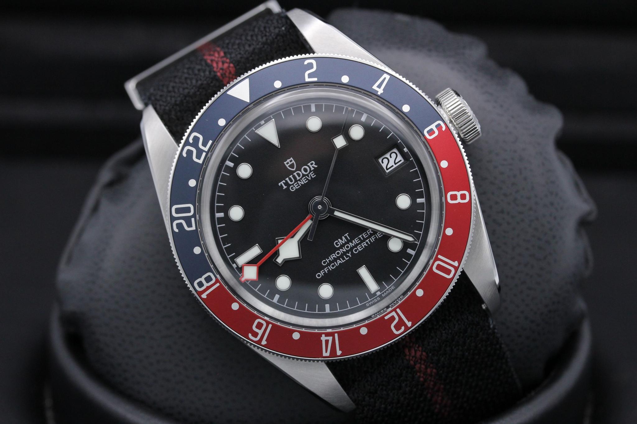 Watch Image 9