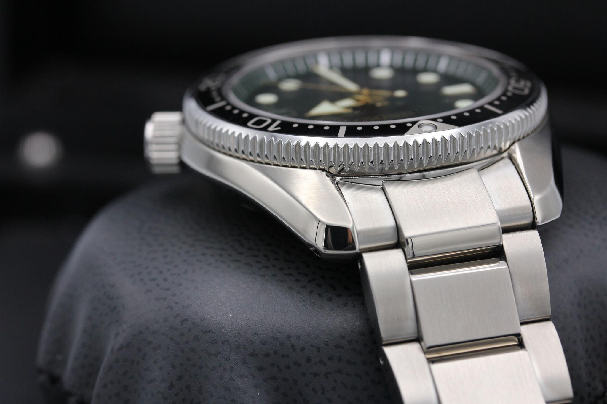 Watch Image 4