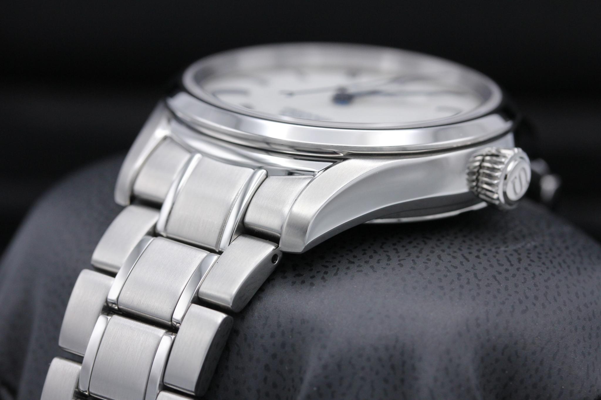 Watch Image 2