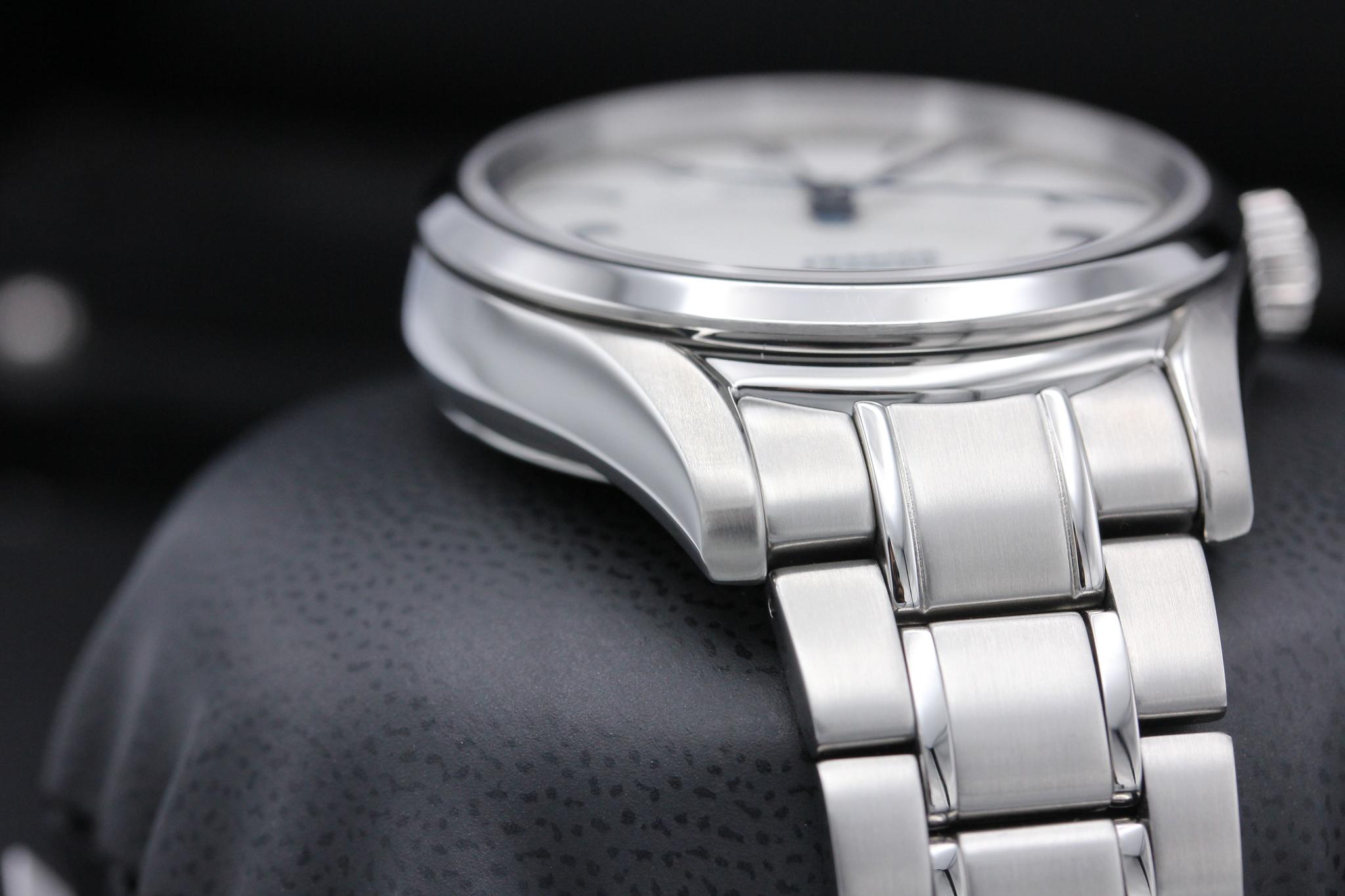 Watch Image 6
