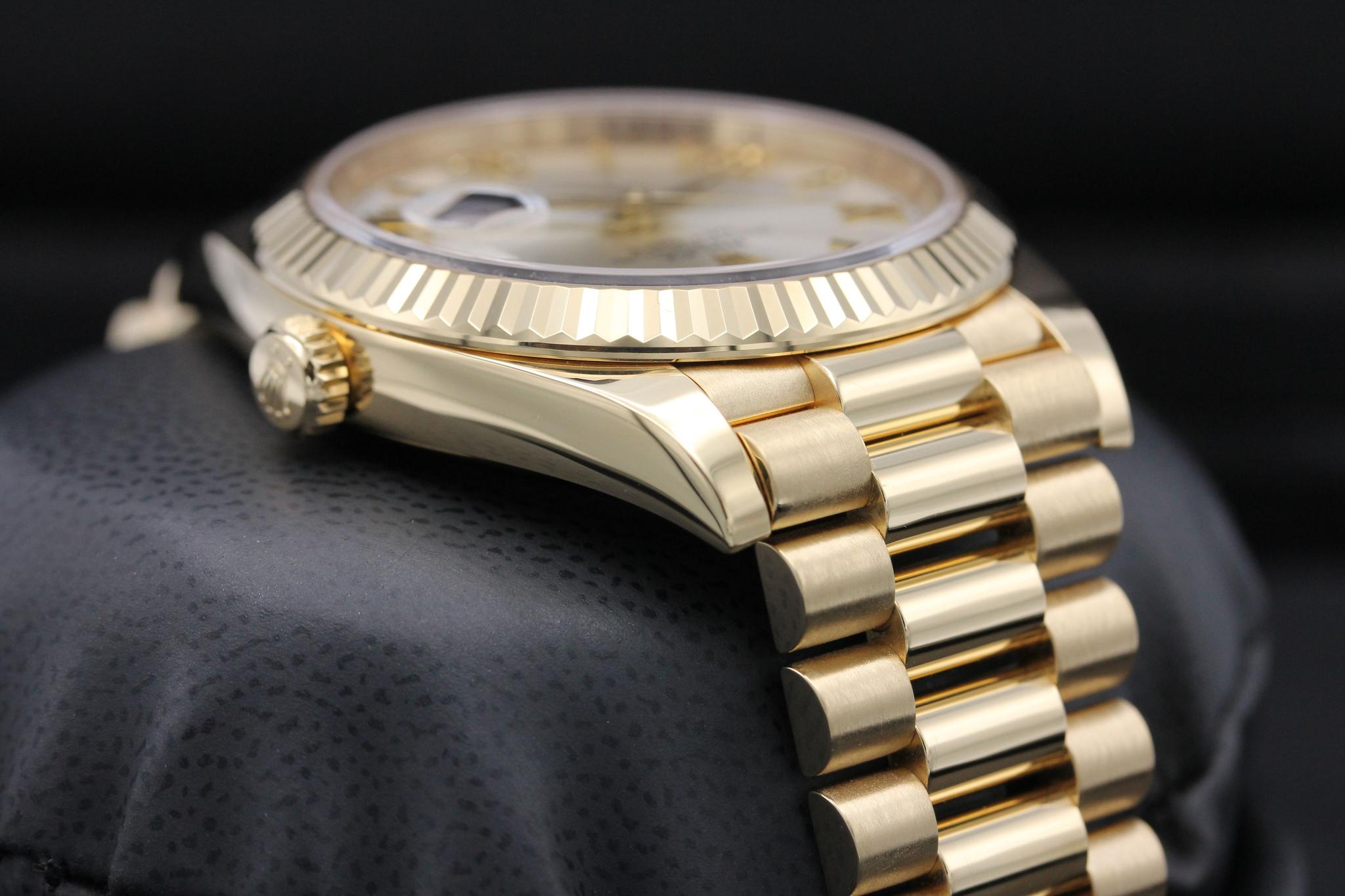 Watch Image 4