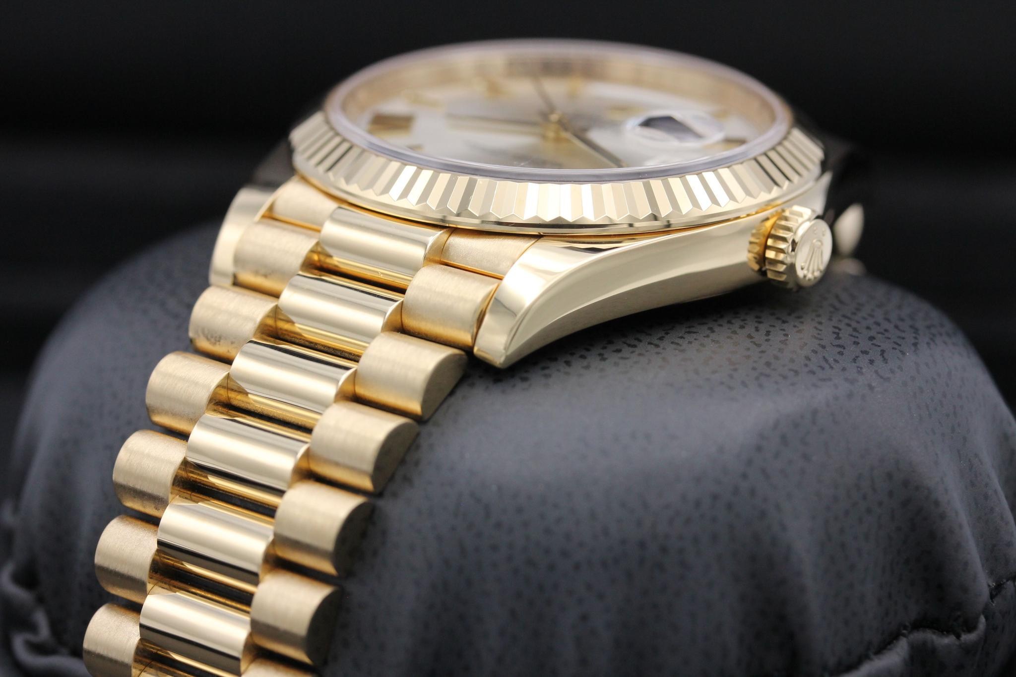 Watch Image 2