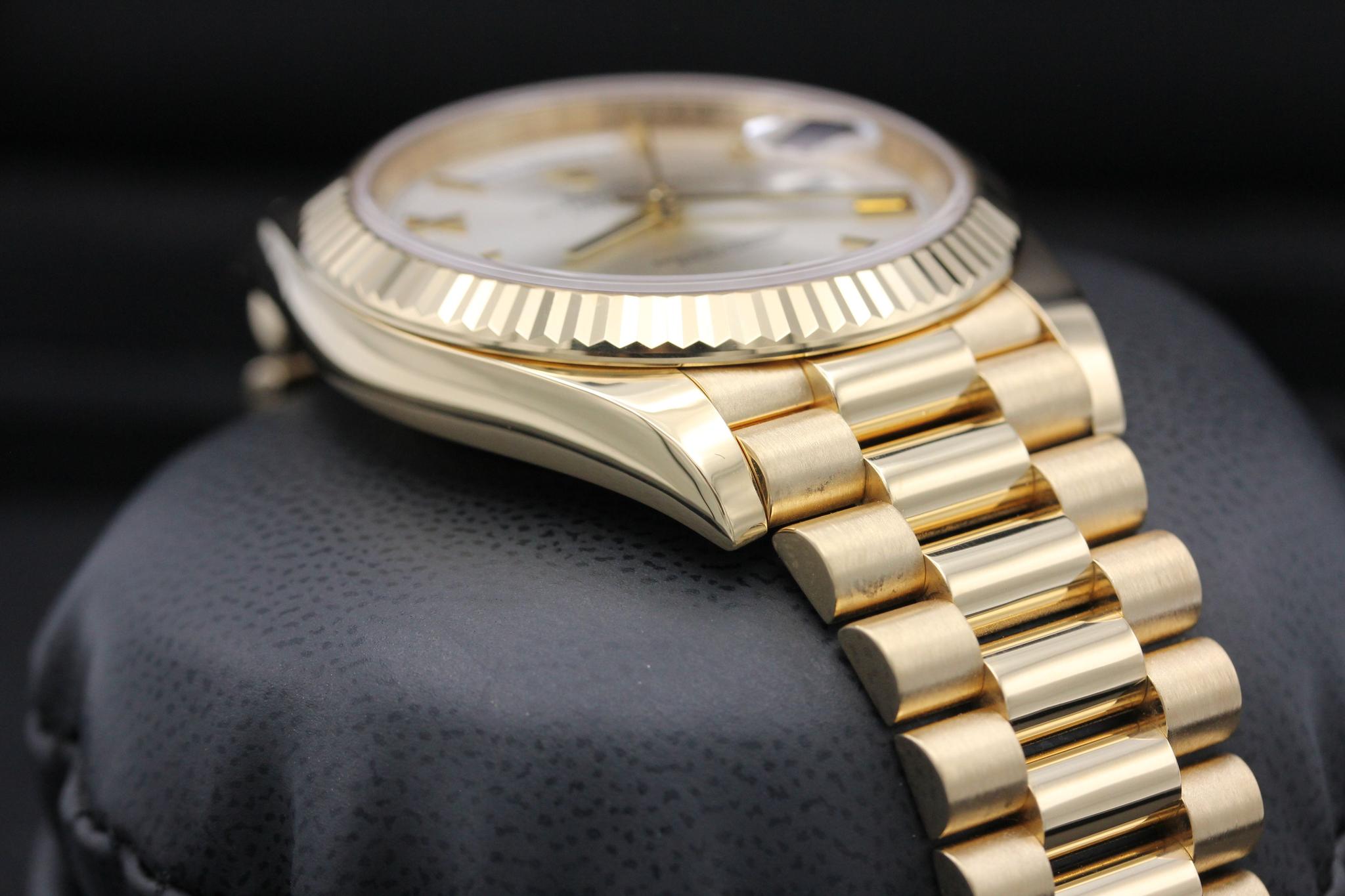 Watch Image 6
