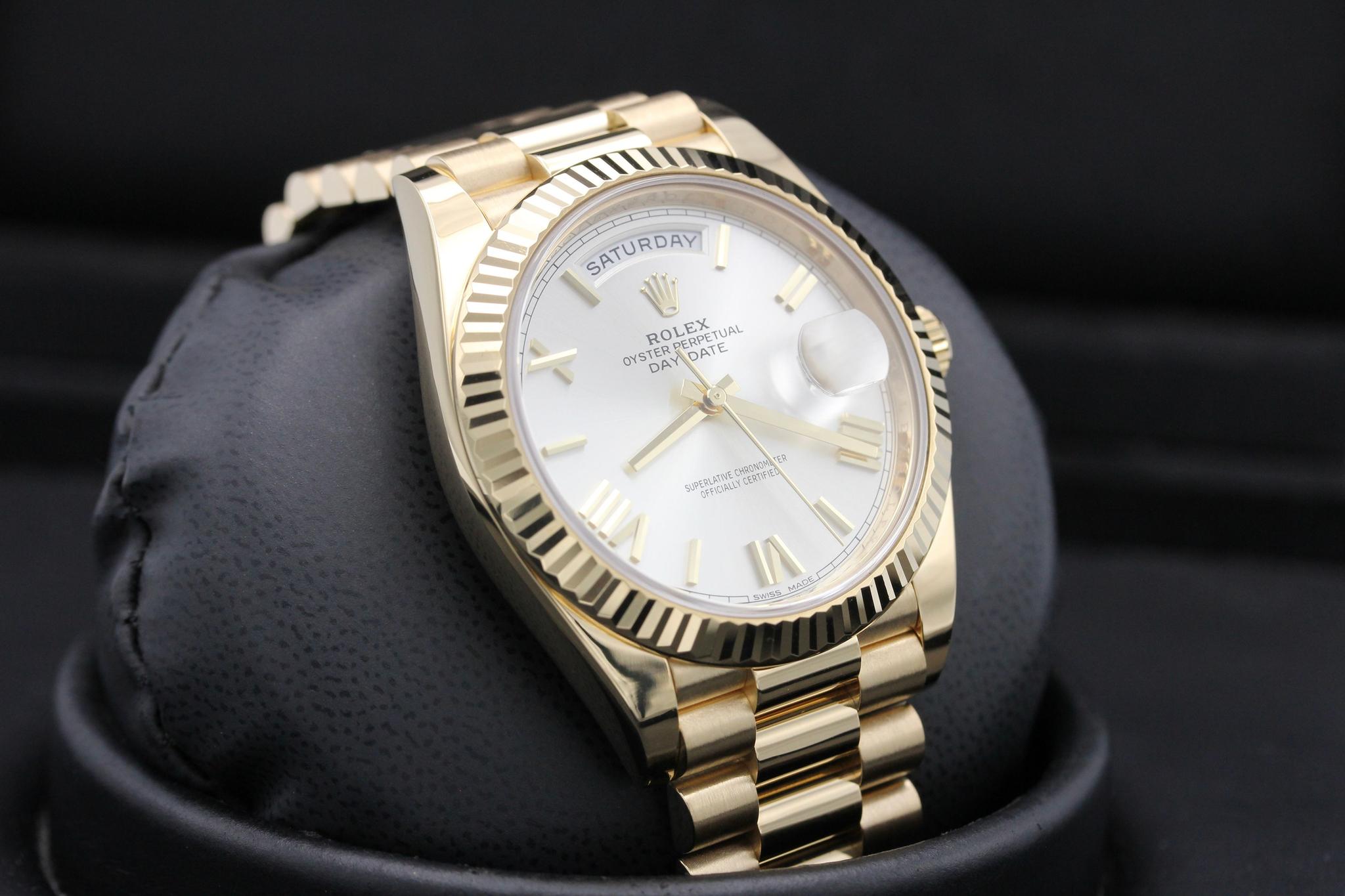 Watch Image 10