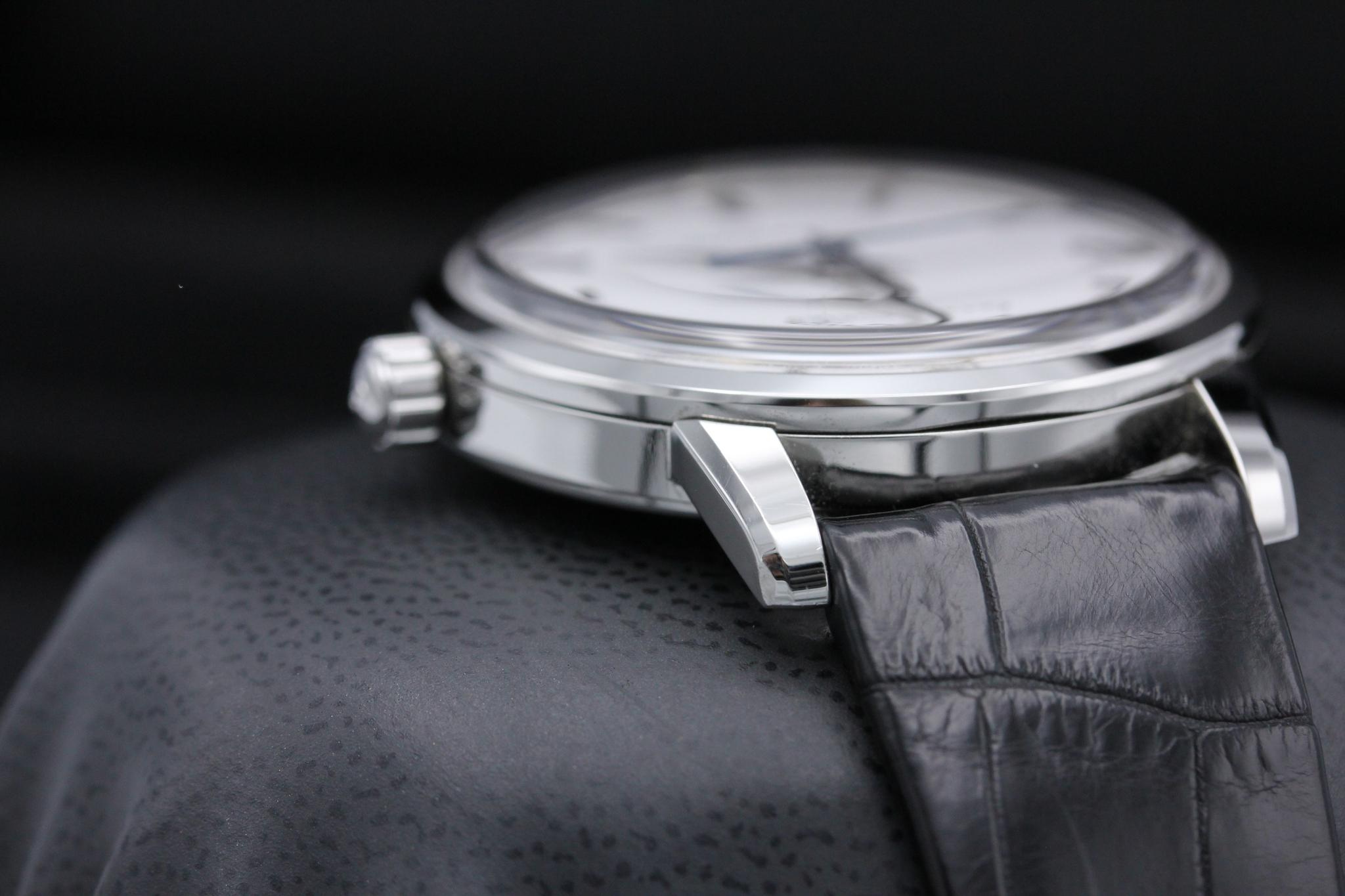 Watch Image 4