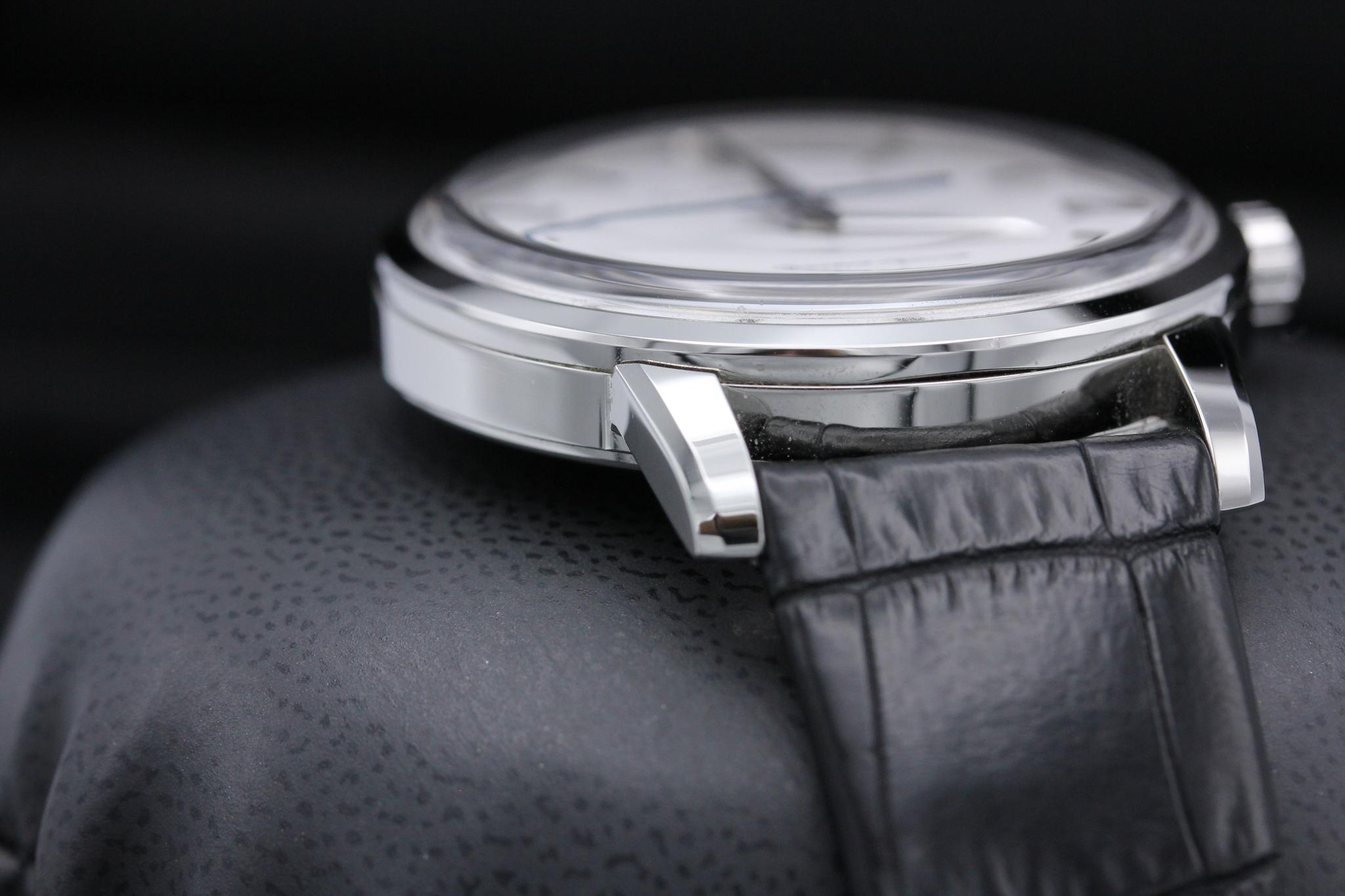 Watch Image 6
