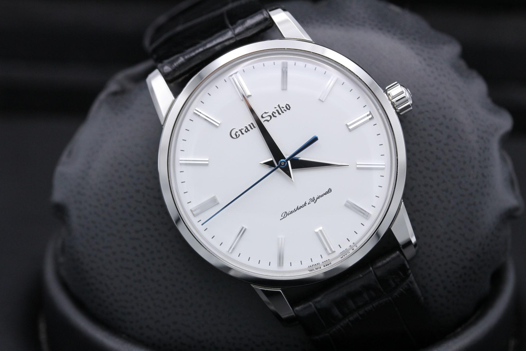 Watch Image 10