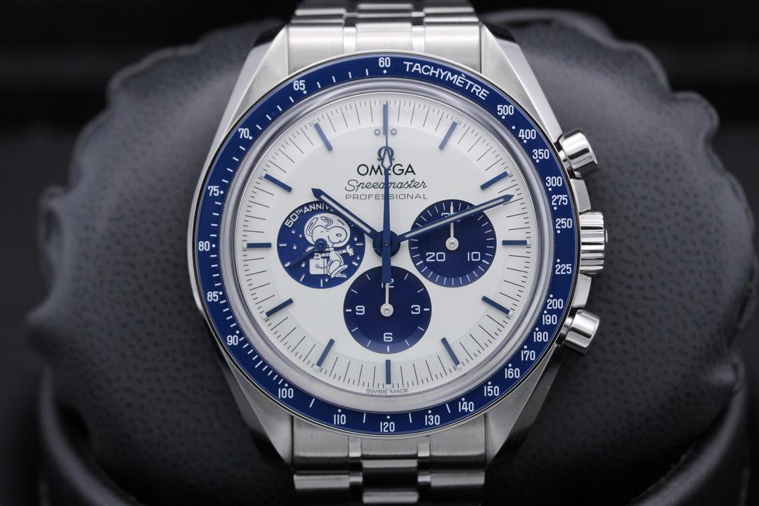Omega Speedmaster "Silver Snoopy Award" 310.32.42.50.02.001