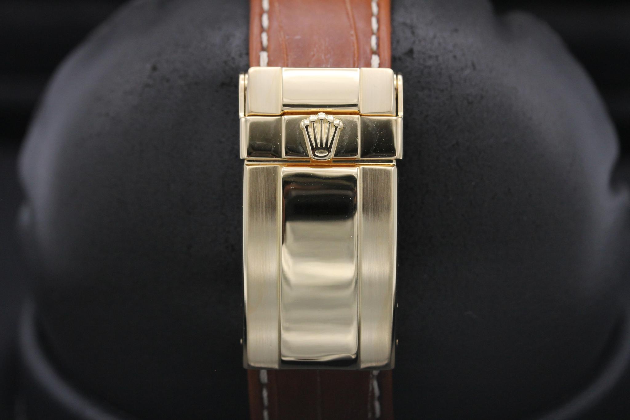 Watch Image 9