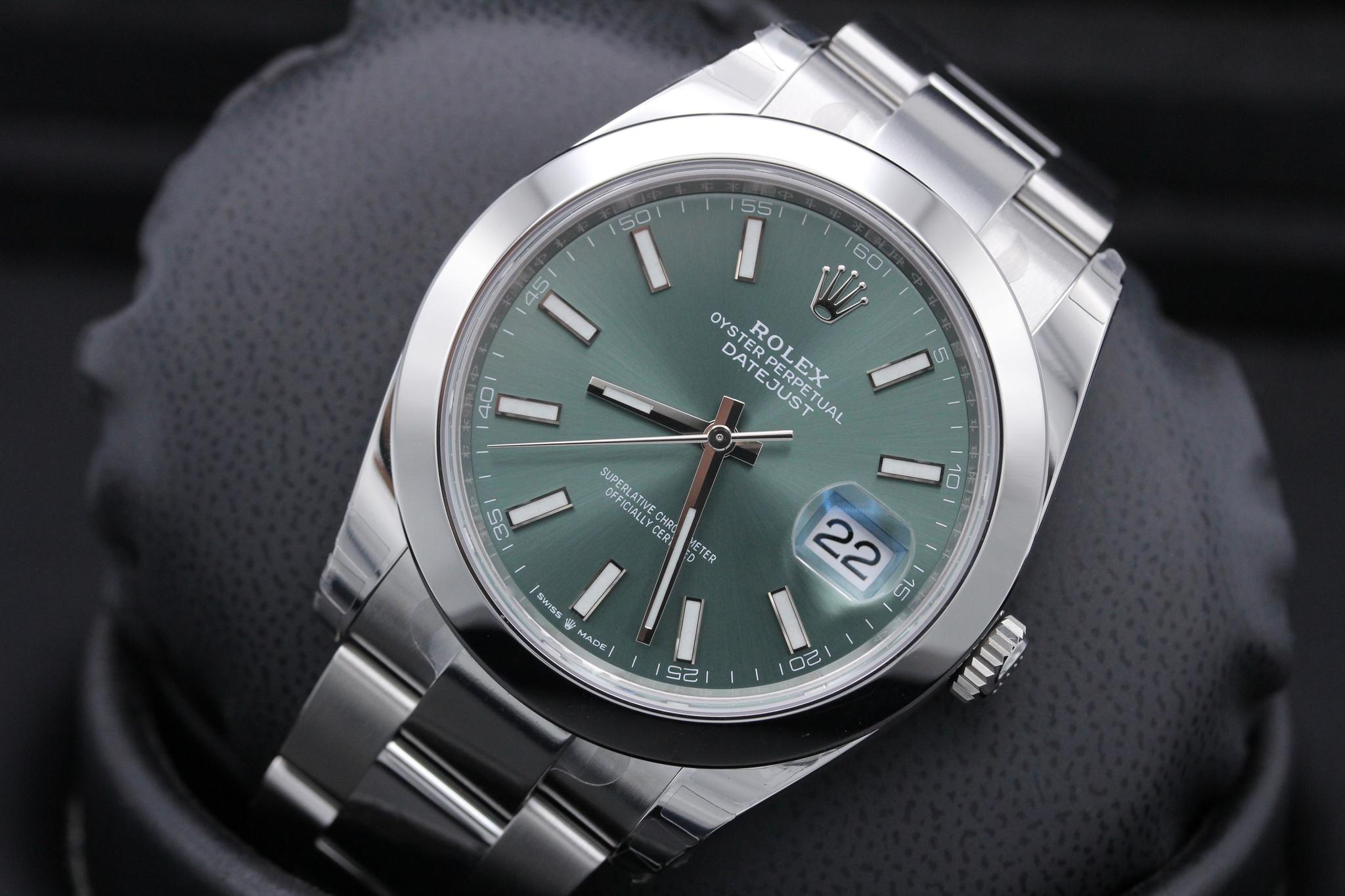 Watch Image 10