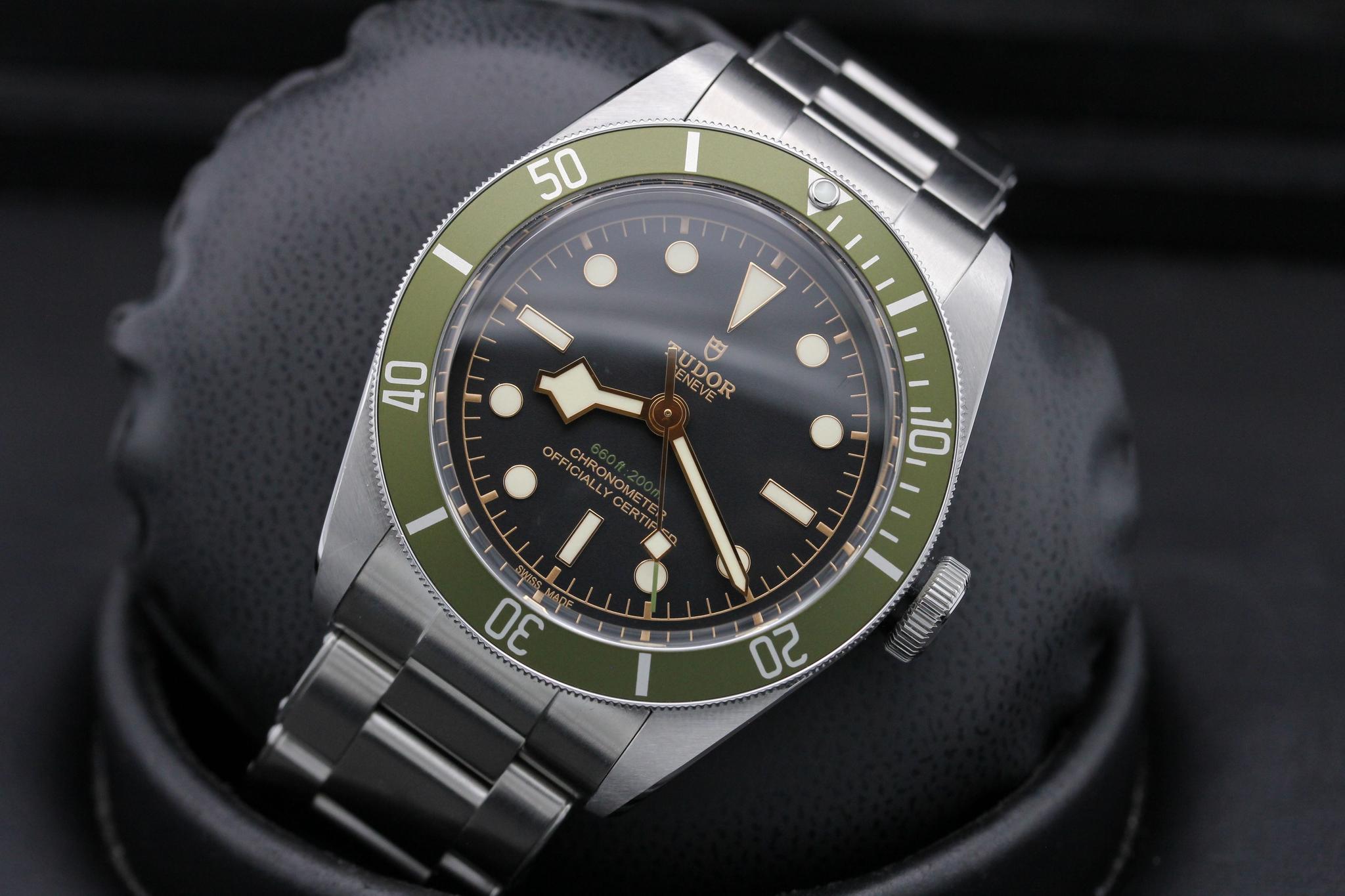 Watch Image 10