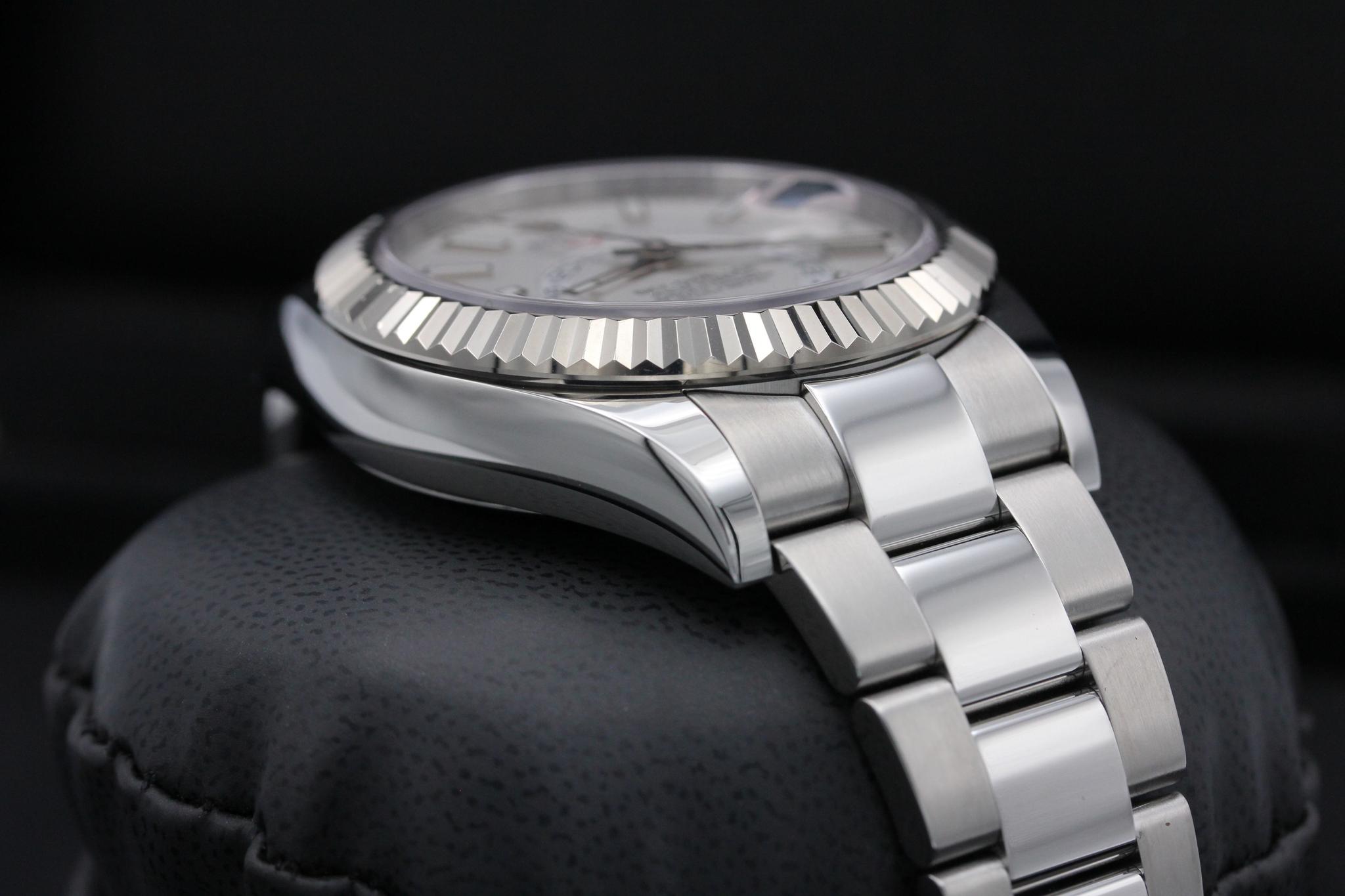 Watch Image 6