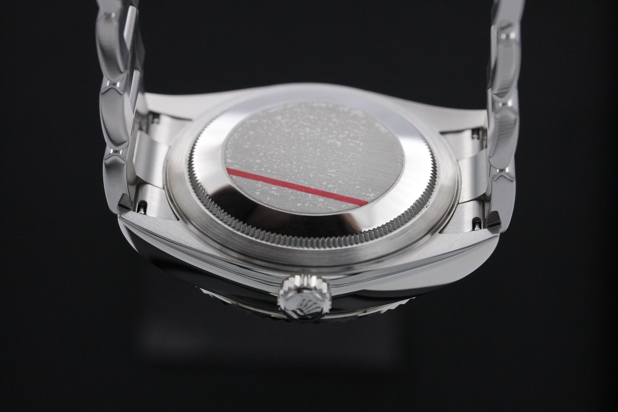Watch Image 7