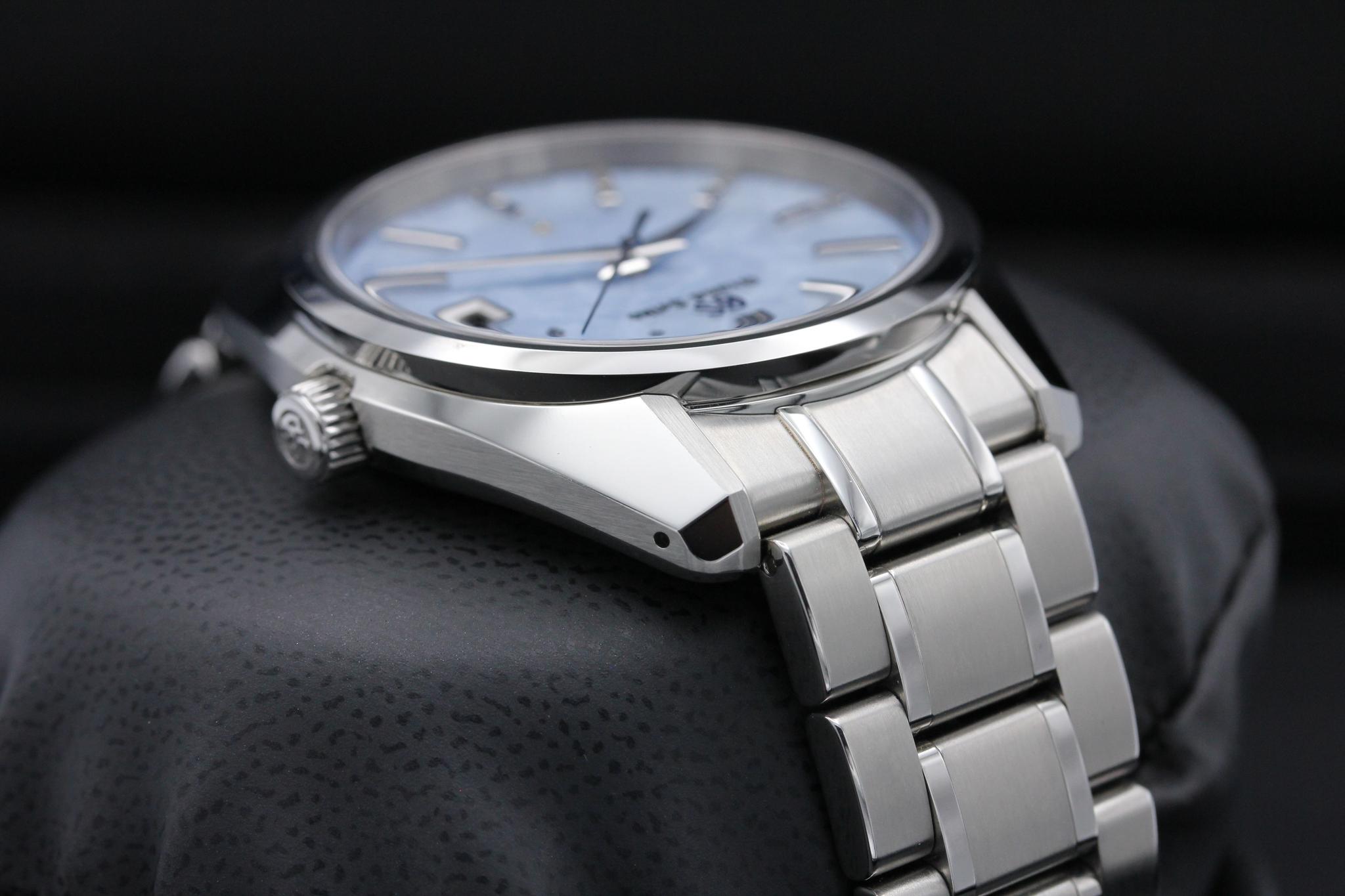 Watch Image 4