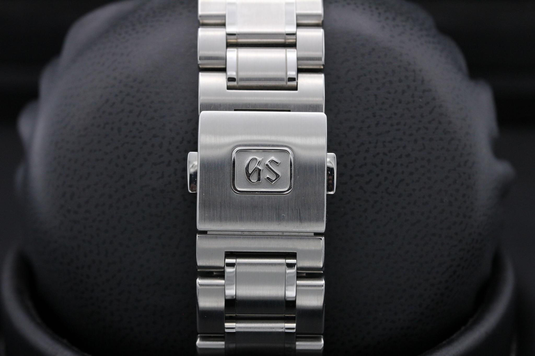 Watch Image 8