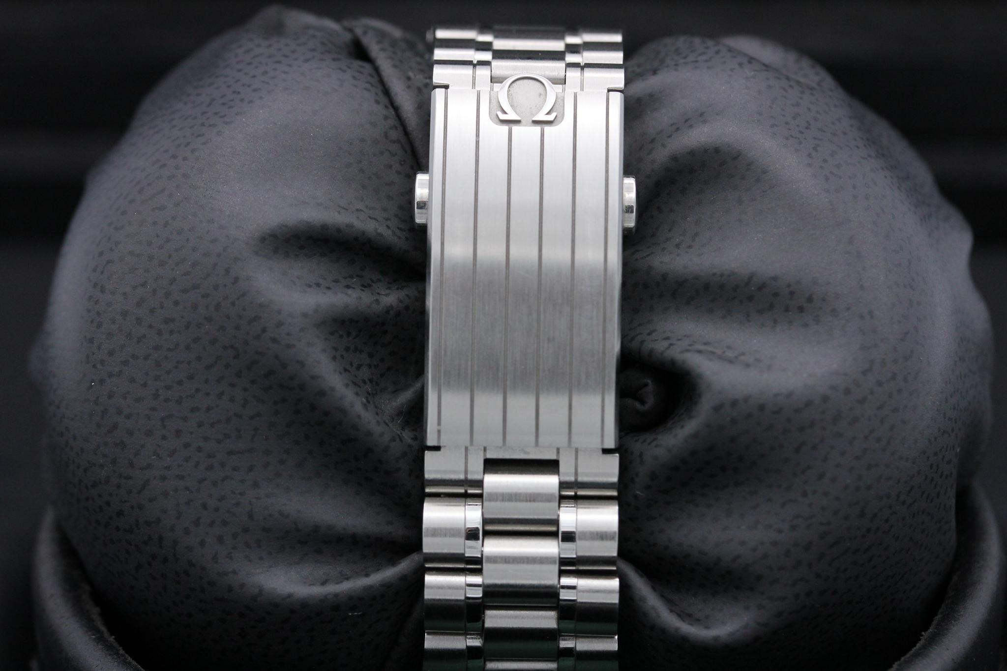 Watch Image 8