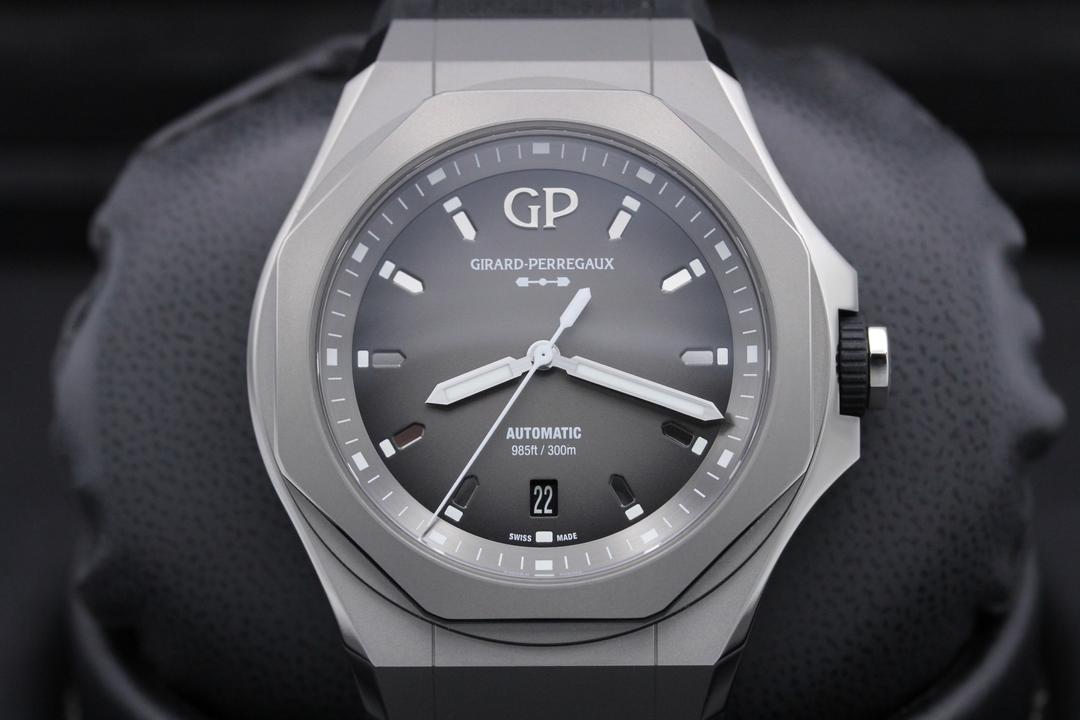 Girard Perregaux Laureato Absolute 230 81070-21-001-FB6A