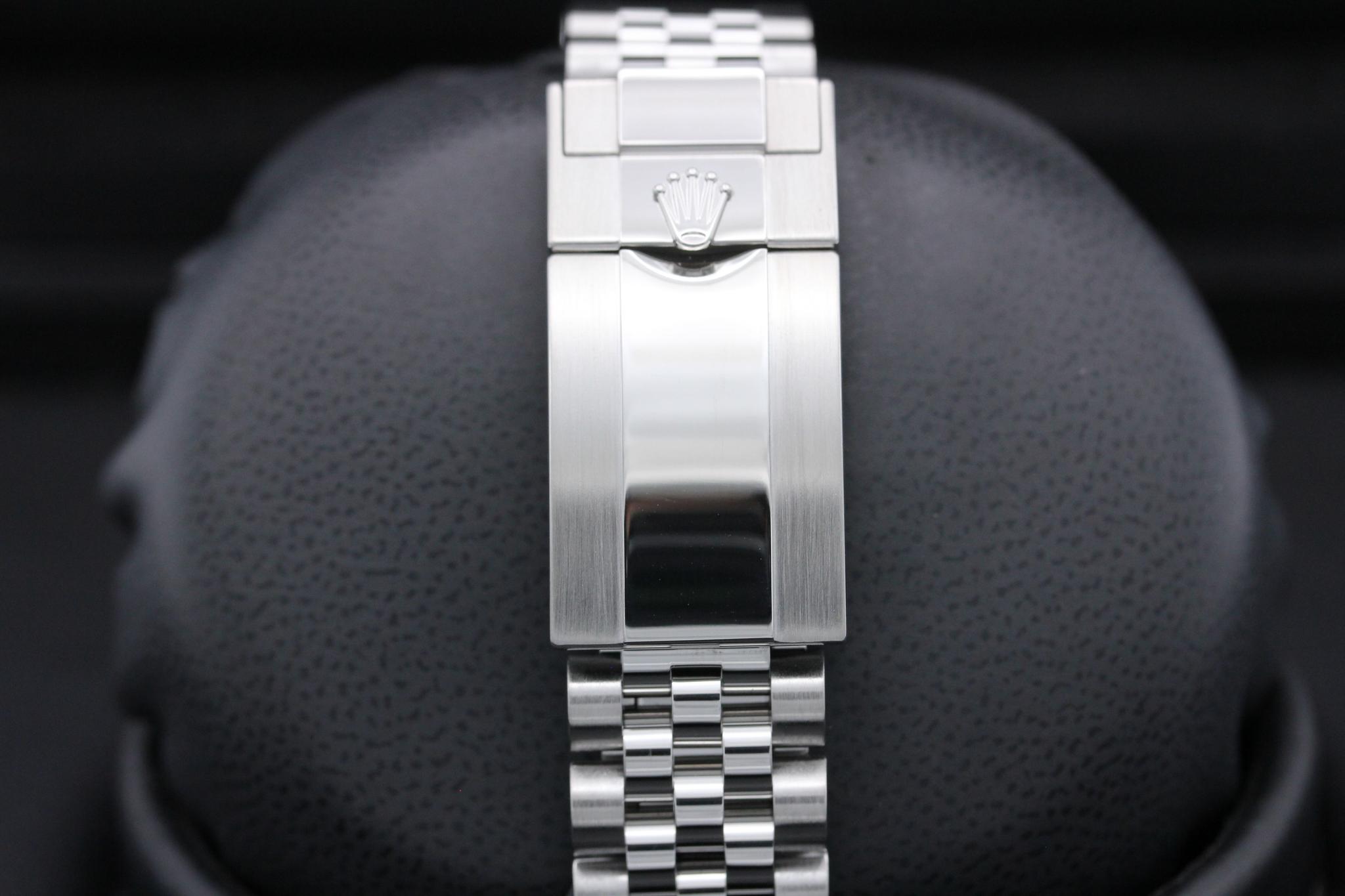 Watch Image 8
