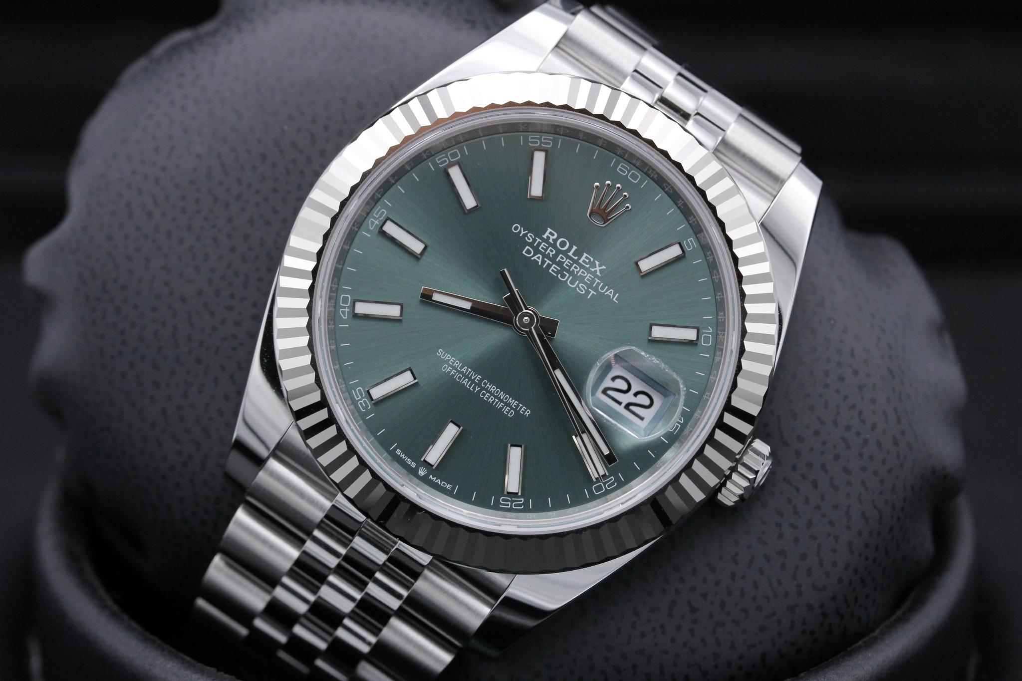 Watch Image 10