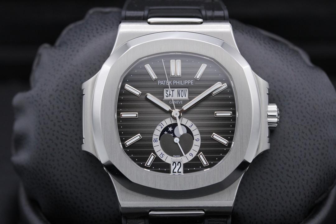 Patek Philippe Nautilus - Annual Calendar - Moonphase 5726A-001