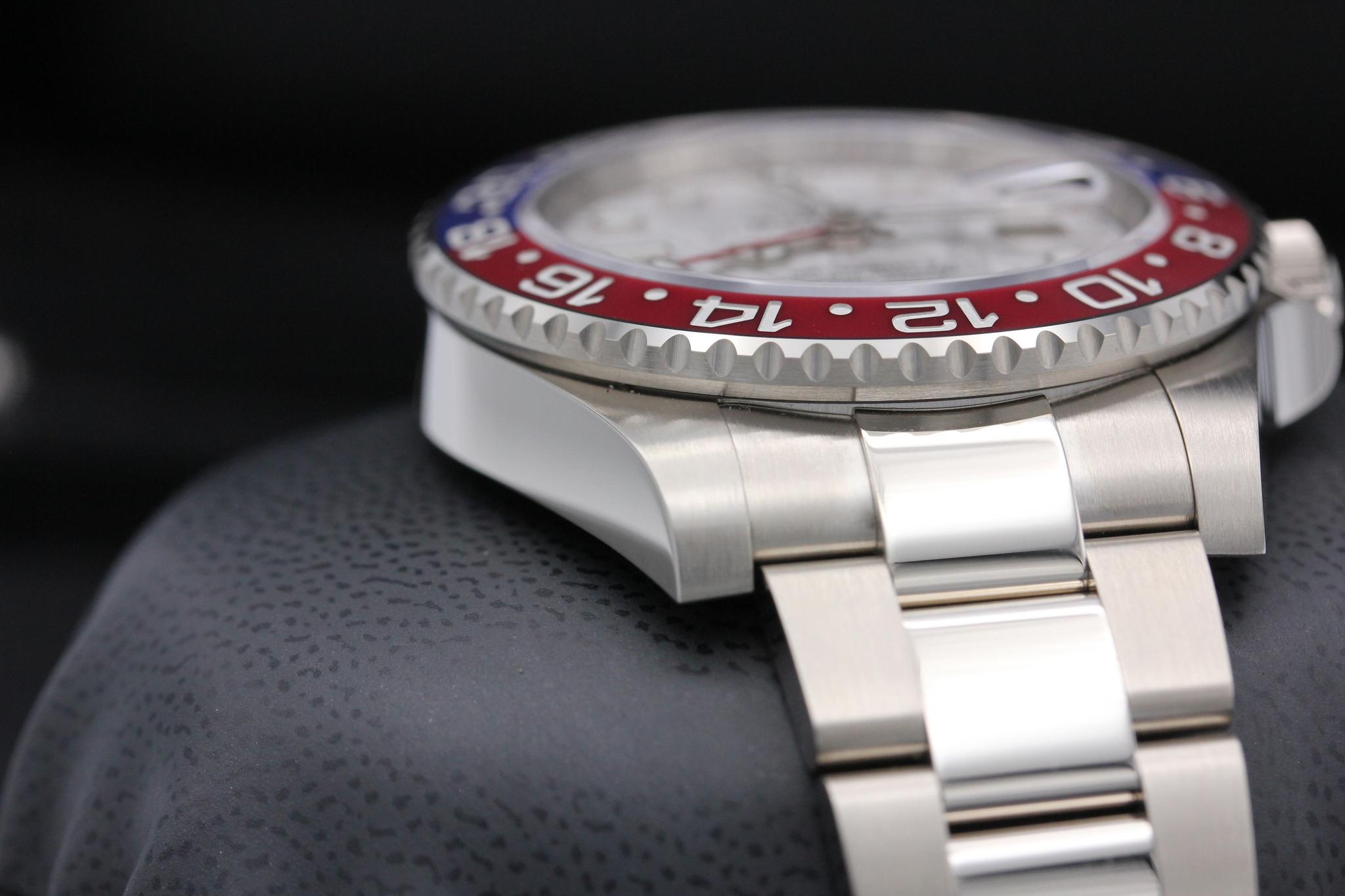 Watch Image 6