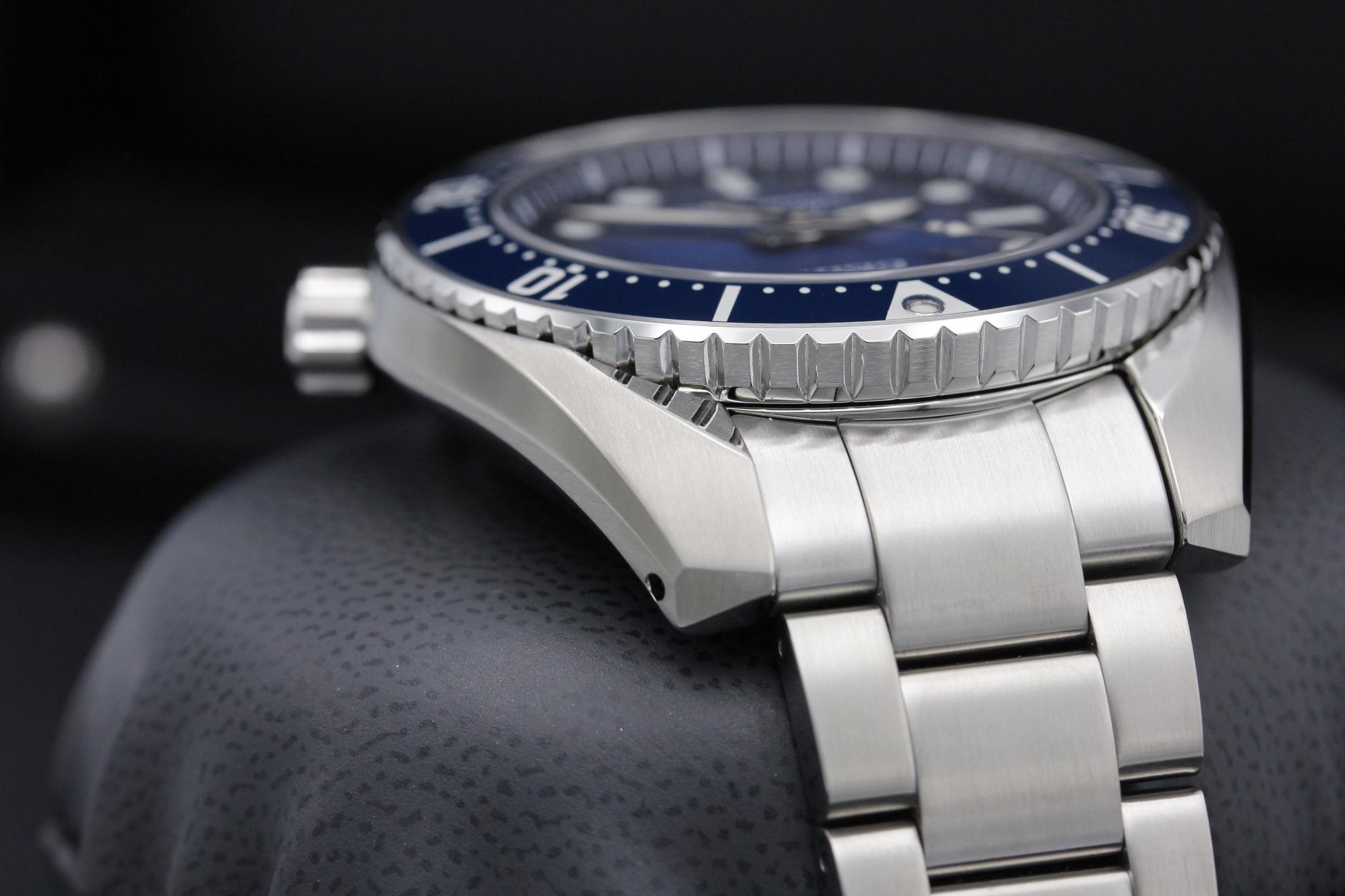 Watch Image 4