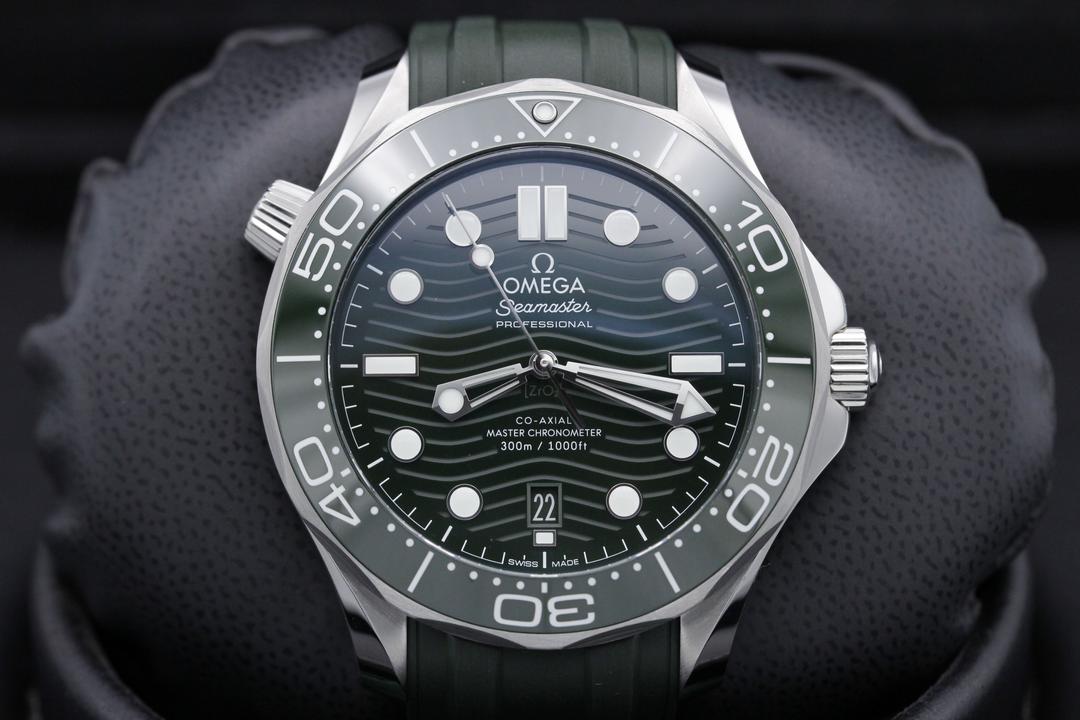 Omega Seamaster Diver 300 M - BONUS STRAP 210.32.42.20.10.001 or 21032422010001