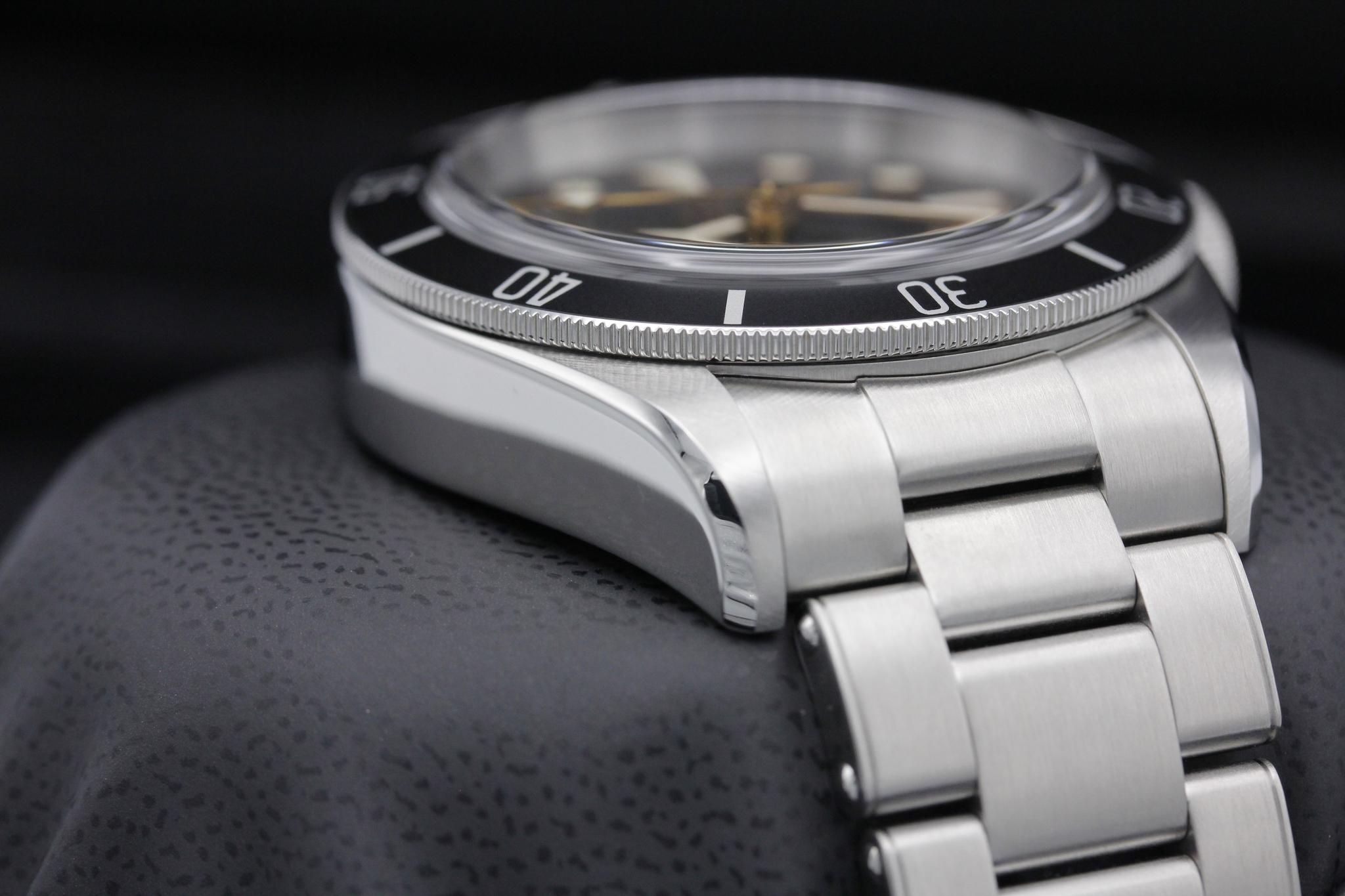 Watch Image 6