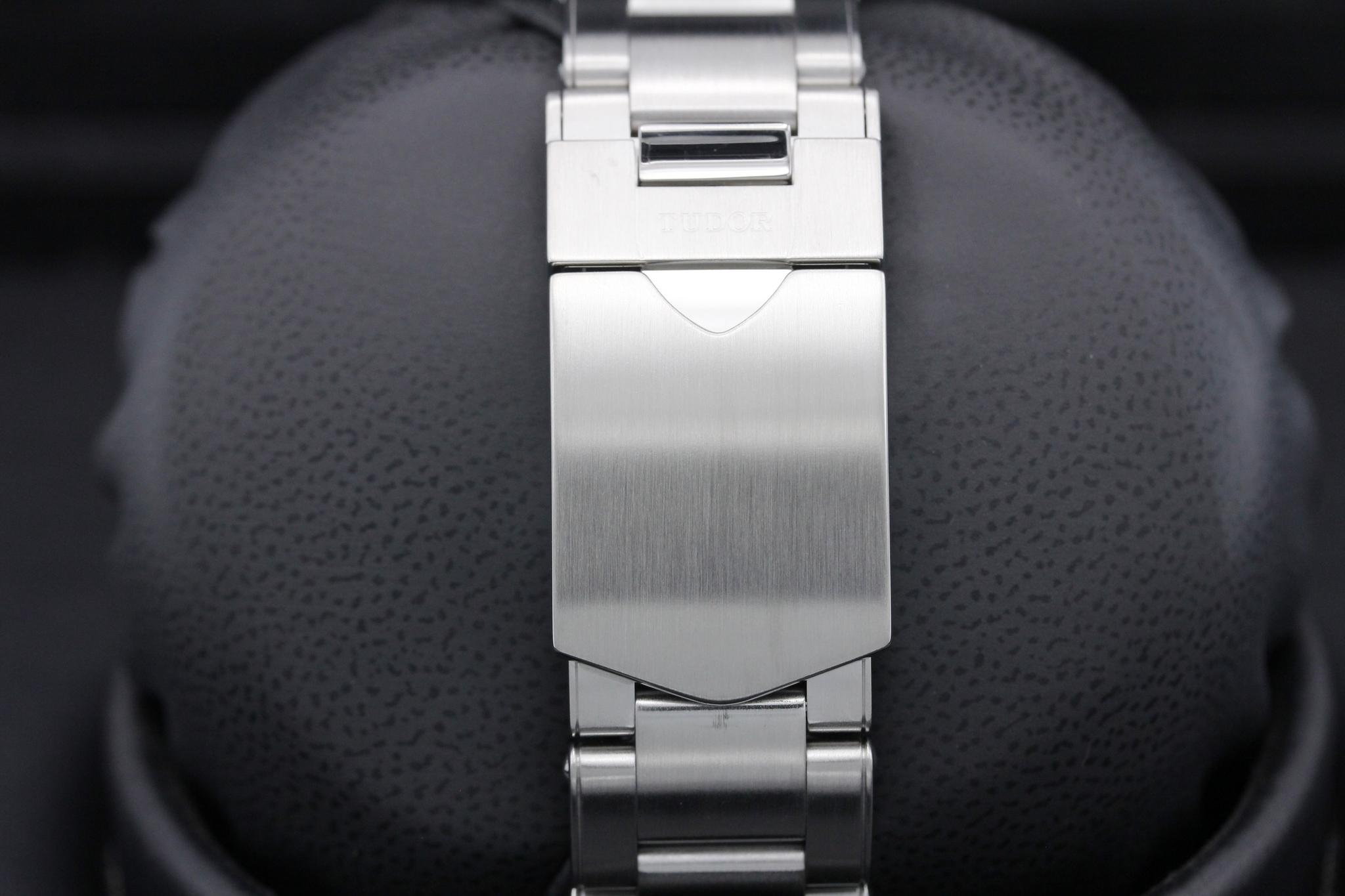 Watch Image 8