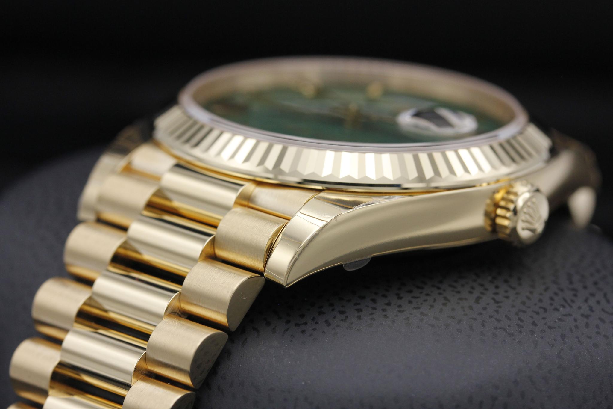 Watch Image 2