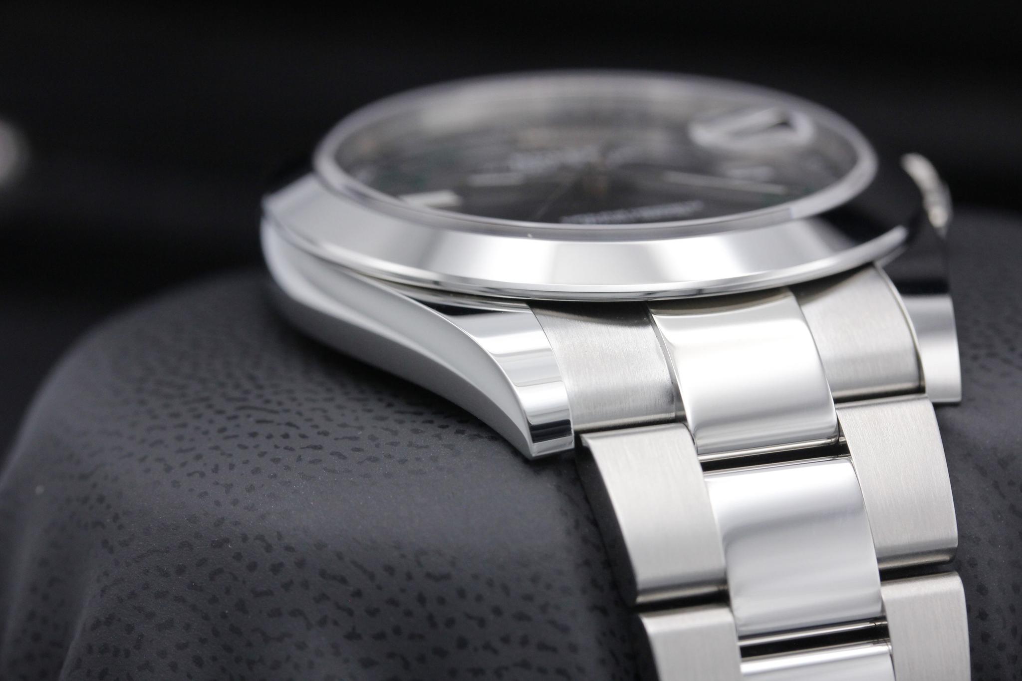 Watch Image 6