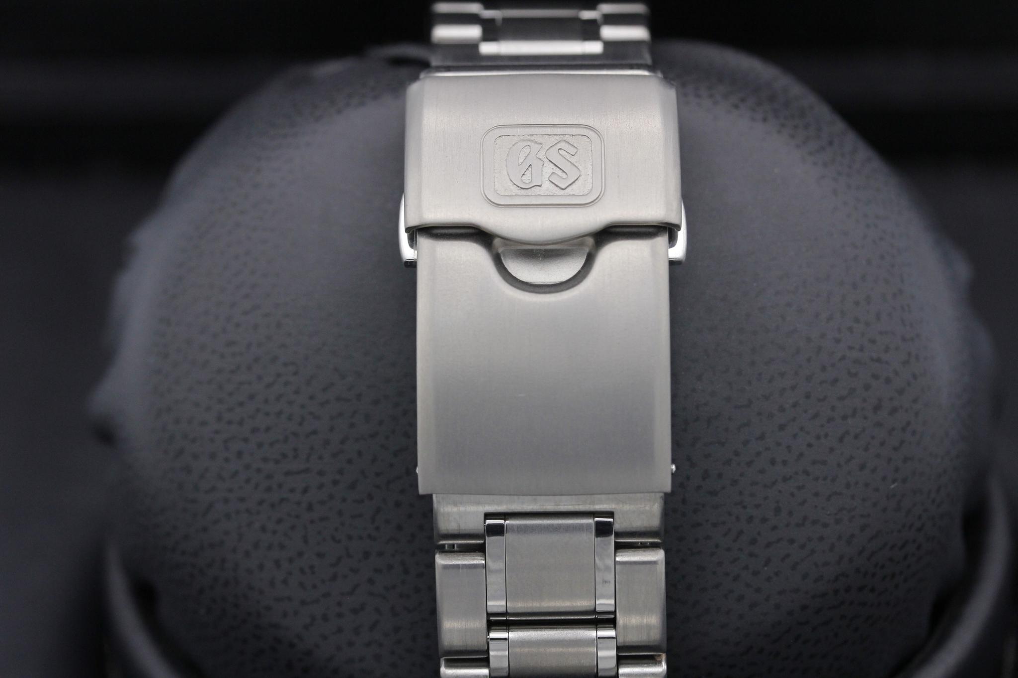 Watch Image 8