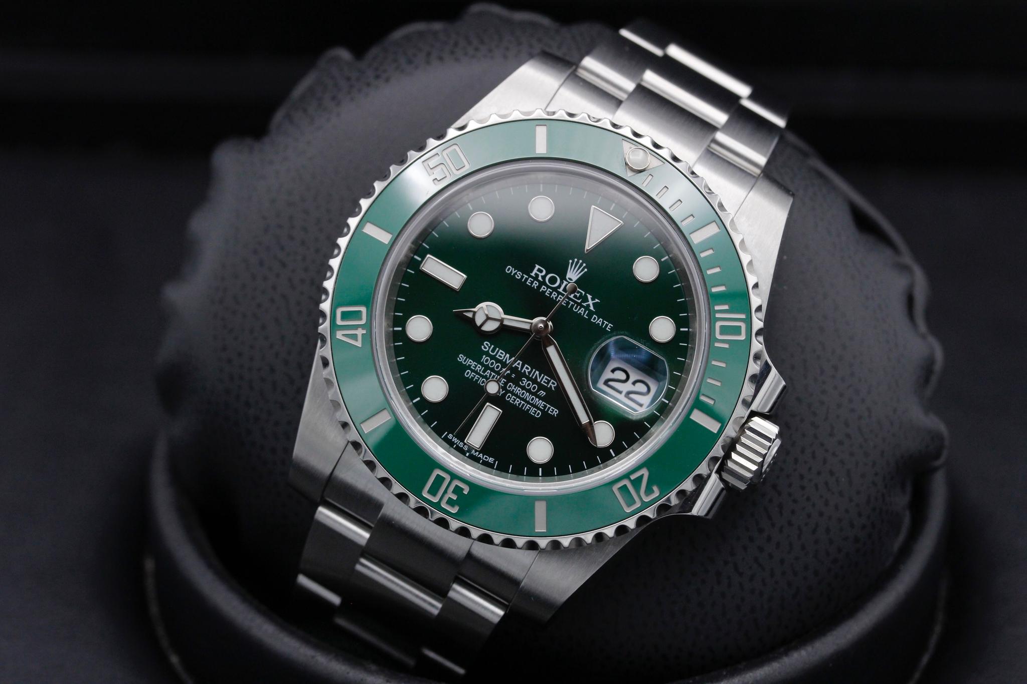 Rolex Submariner 'Hulk' Ref. 116610LV Date 2016 w/ Box & Papers