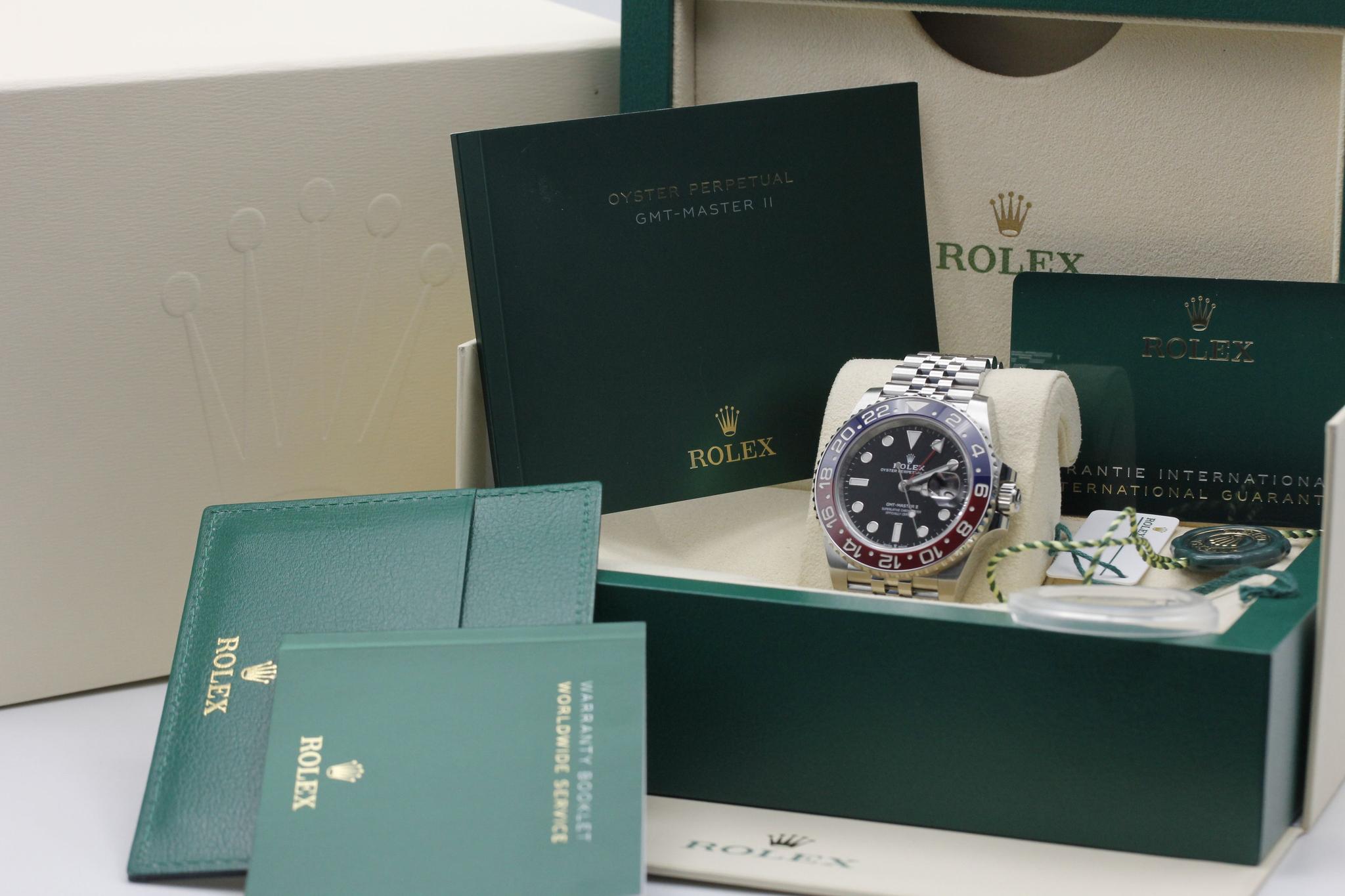 Watch Image 10